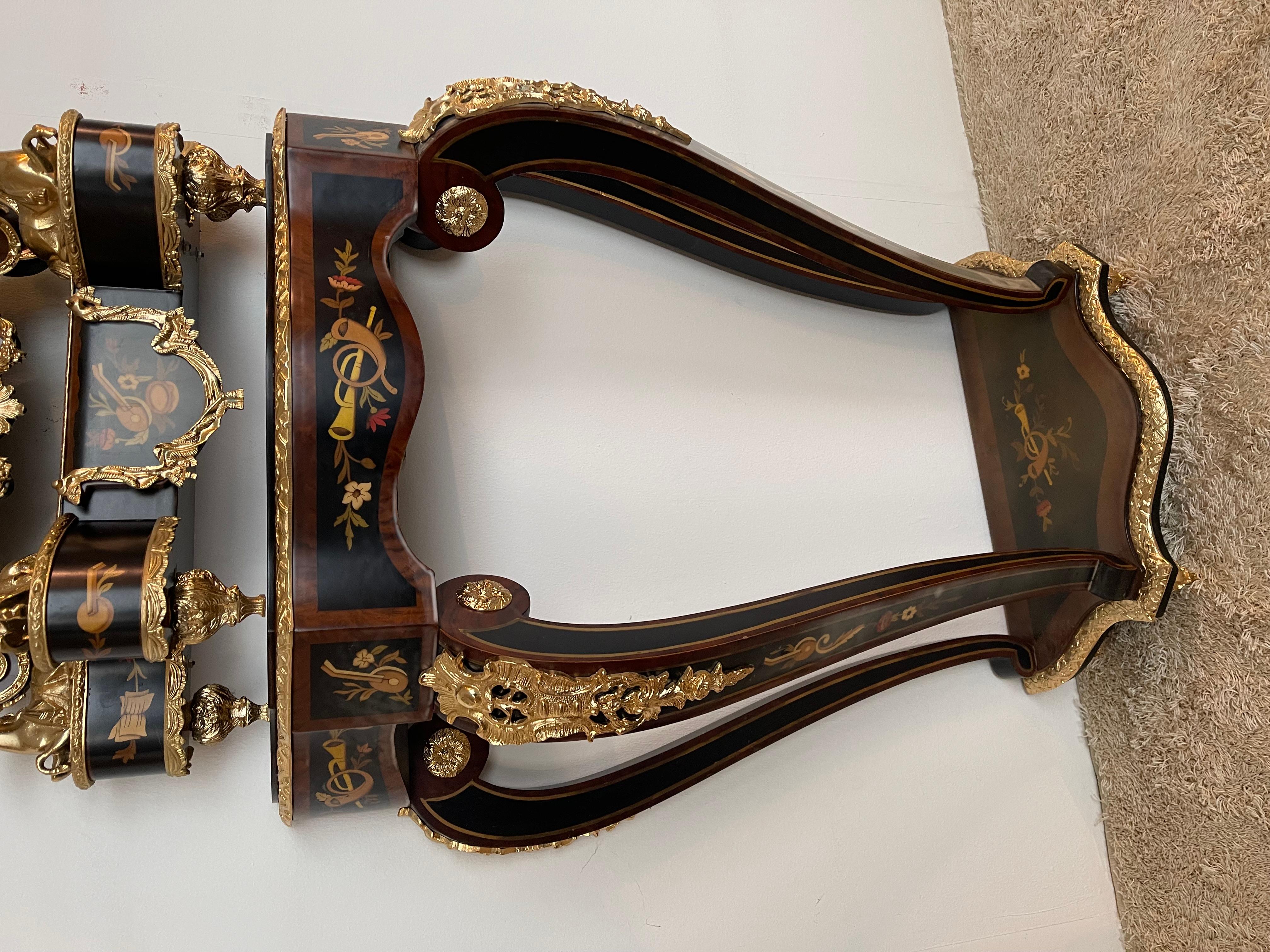 Italian Imponente orologio a pendolo e console in stile francese secolo XX in vendita