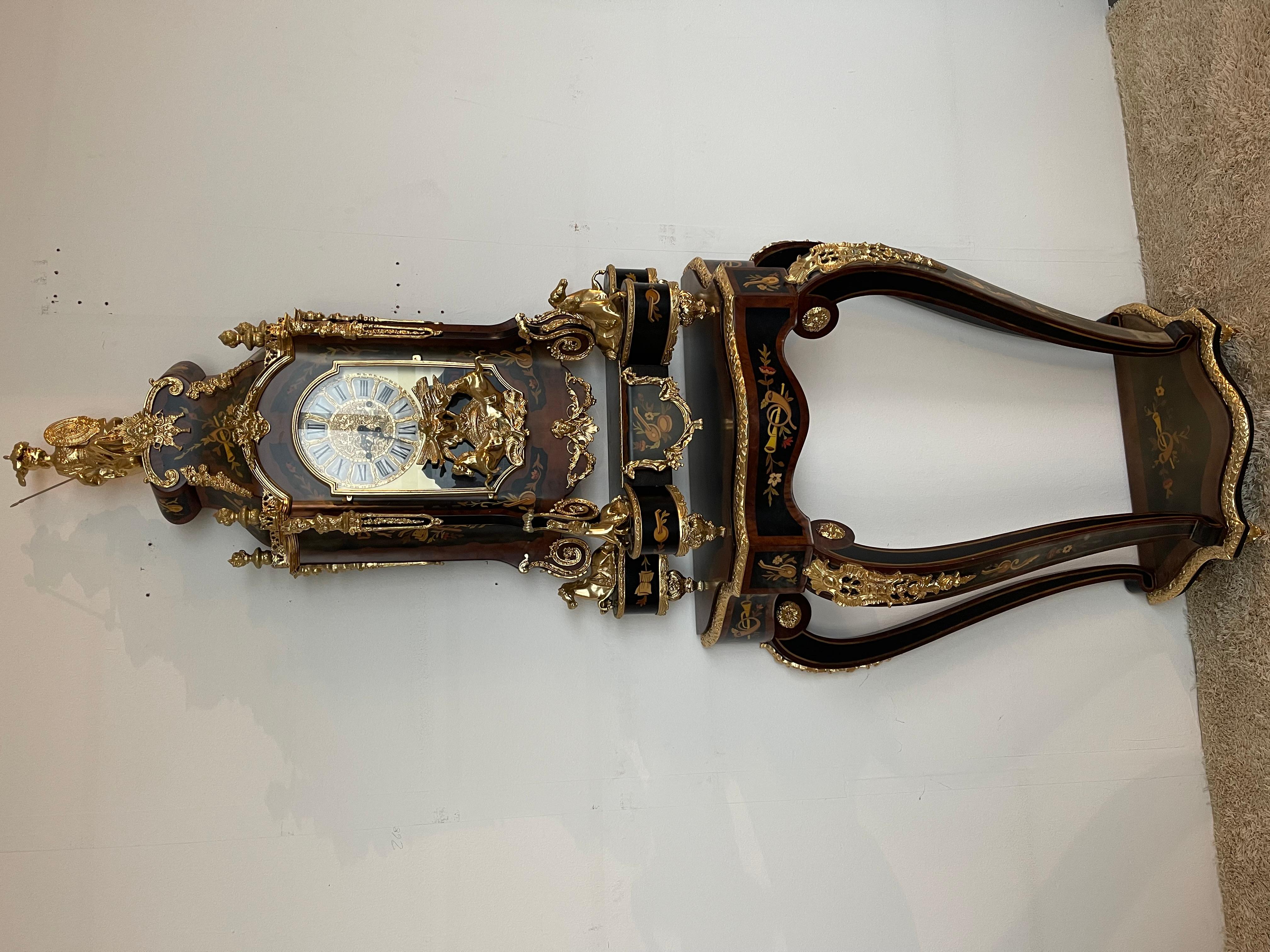Fatto a mano Imponente orologio a pendolo e console in stile francese secolo XX in vendita