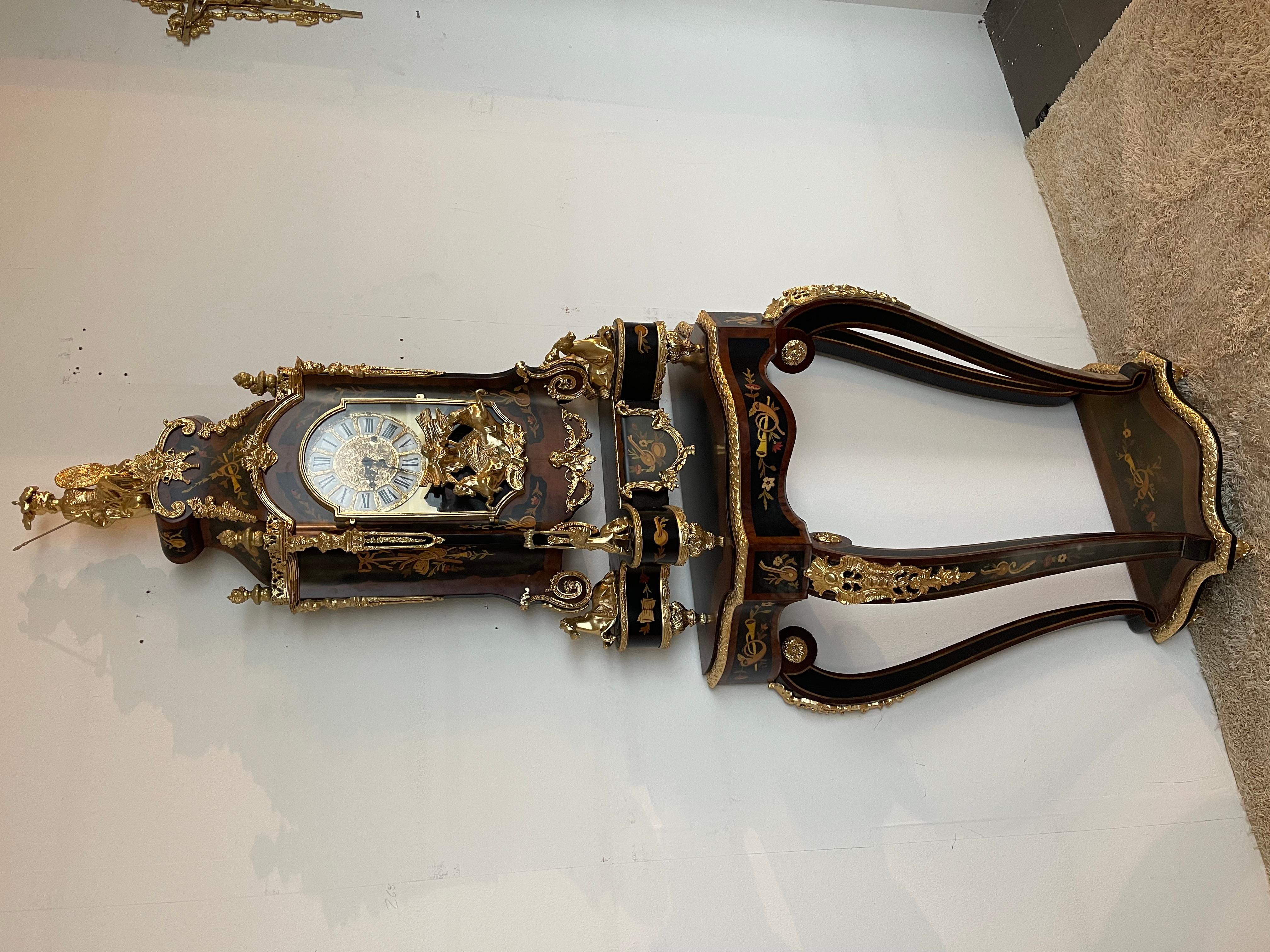 Bronzo Imponente orologio a pendolo e console in stile francese secolo XX in vendita