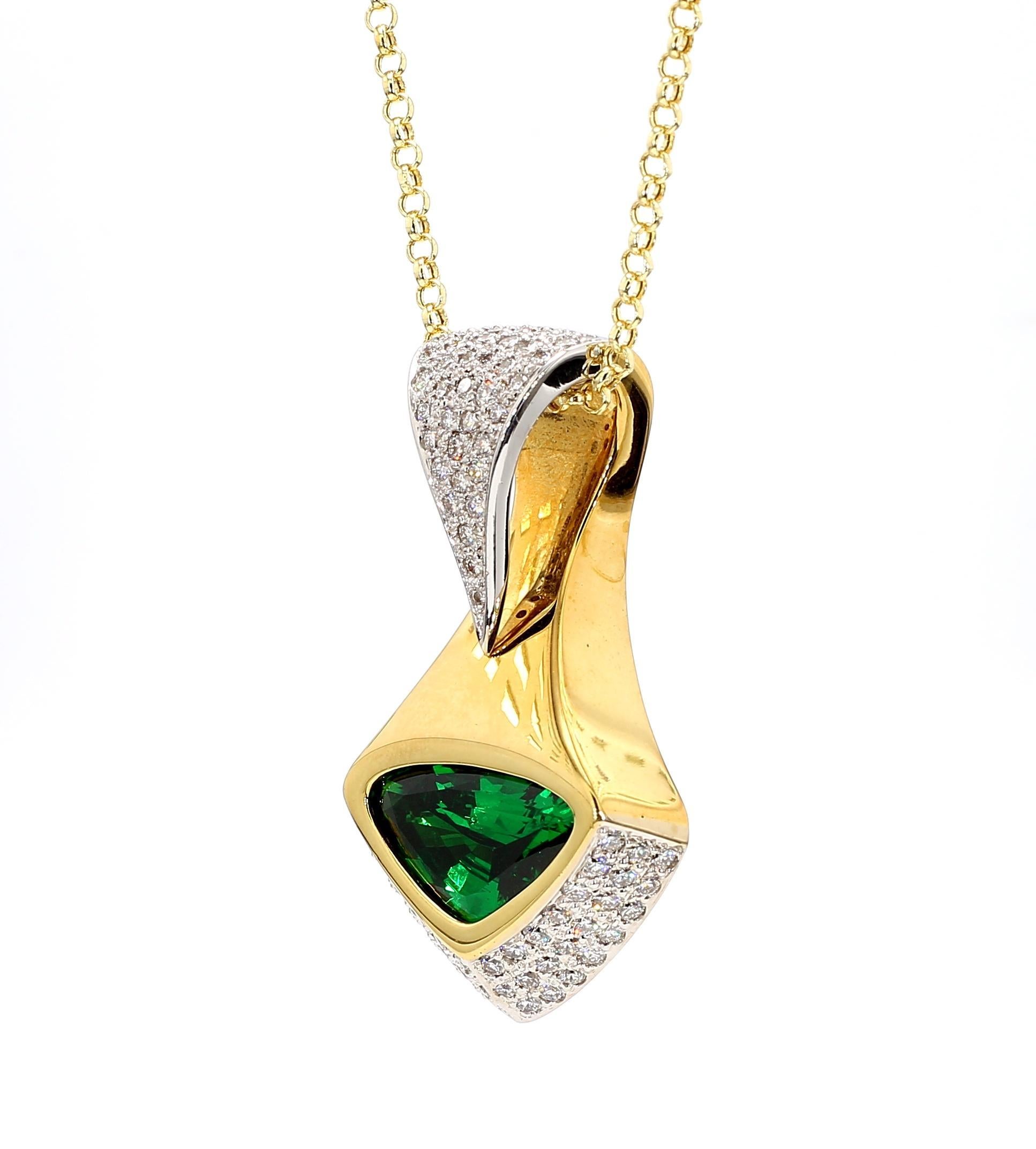 Important 11 Carat Vivid Green Tsavorite 18K Gold Pendant Necklace en vente 1