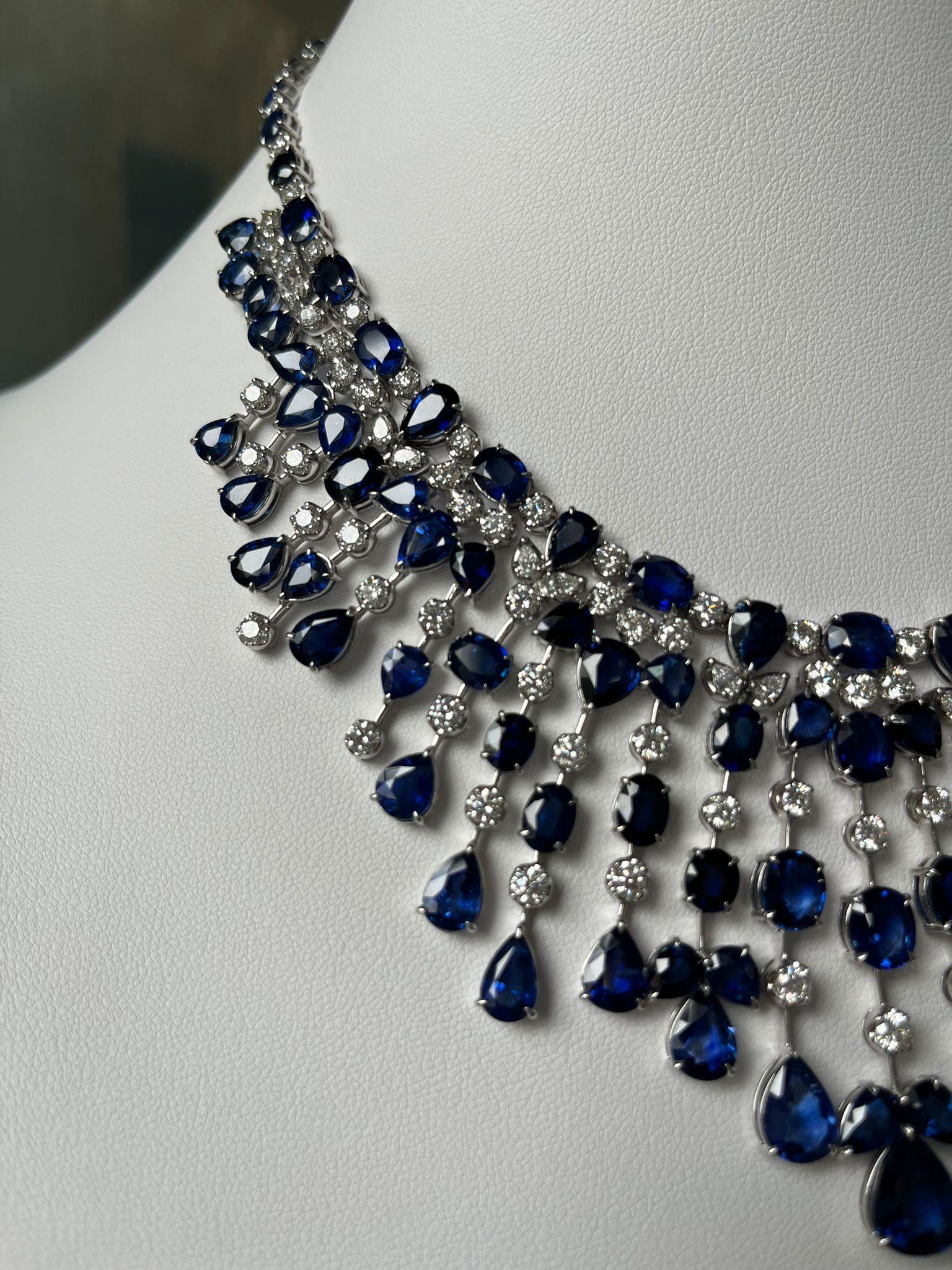 Important 121 Carats Royal Blue Sapphire and Diamond Necklace set in 18k Gold In New Condition For Sale In Chicago, IL