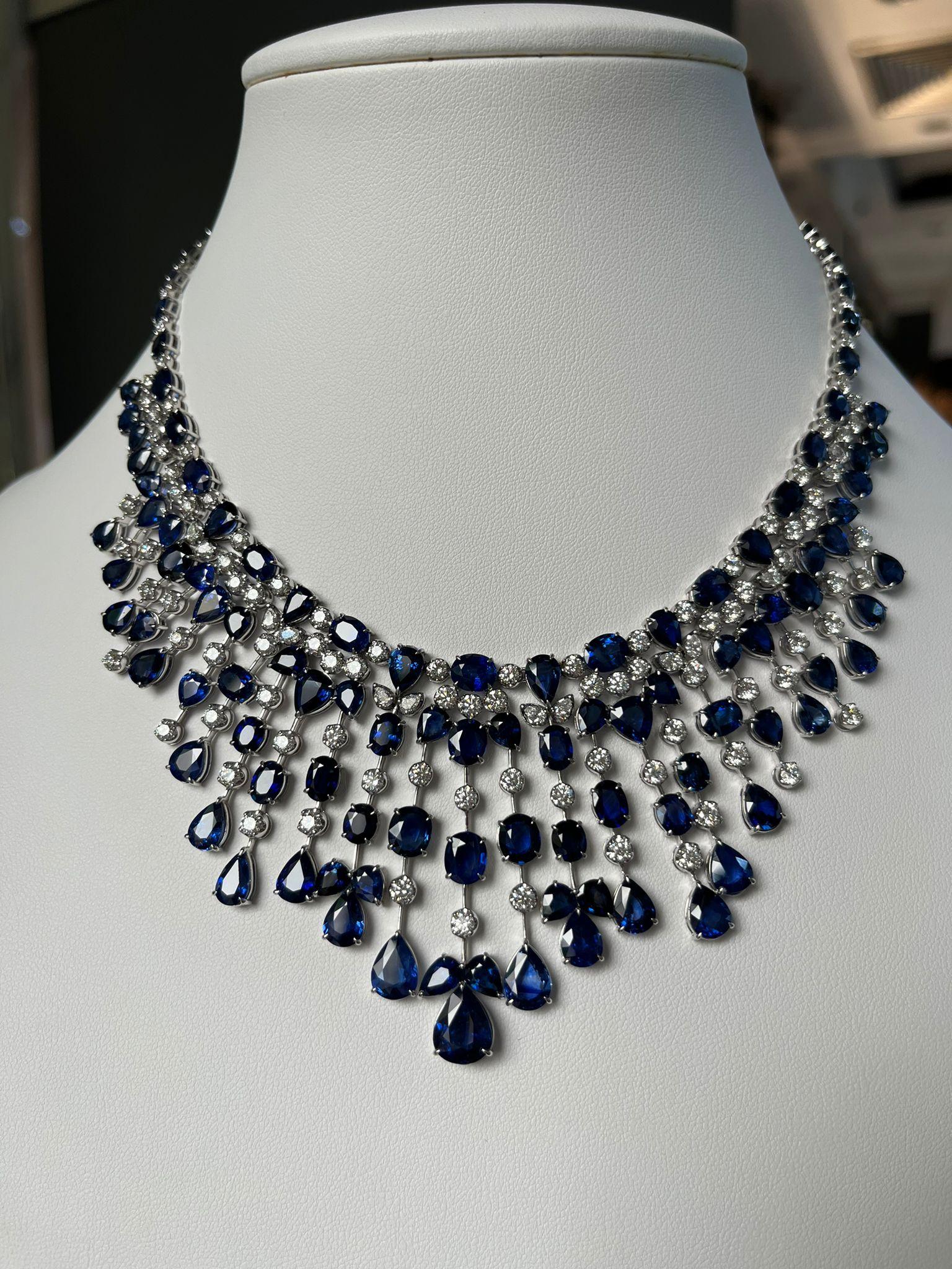 Women's or Men's Important 121 Carats Royal Blue Sapphire and Diamond Necklace set in 18k Gold For Sale