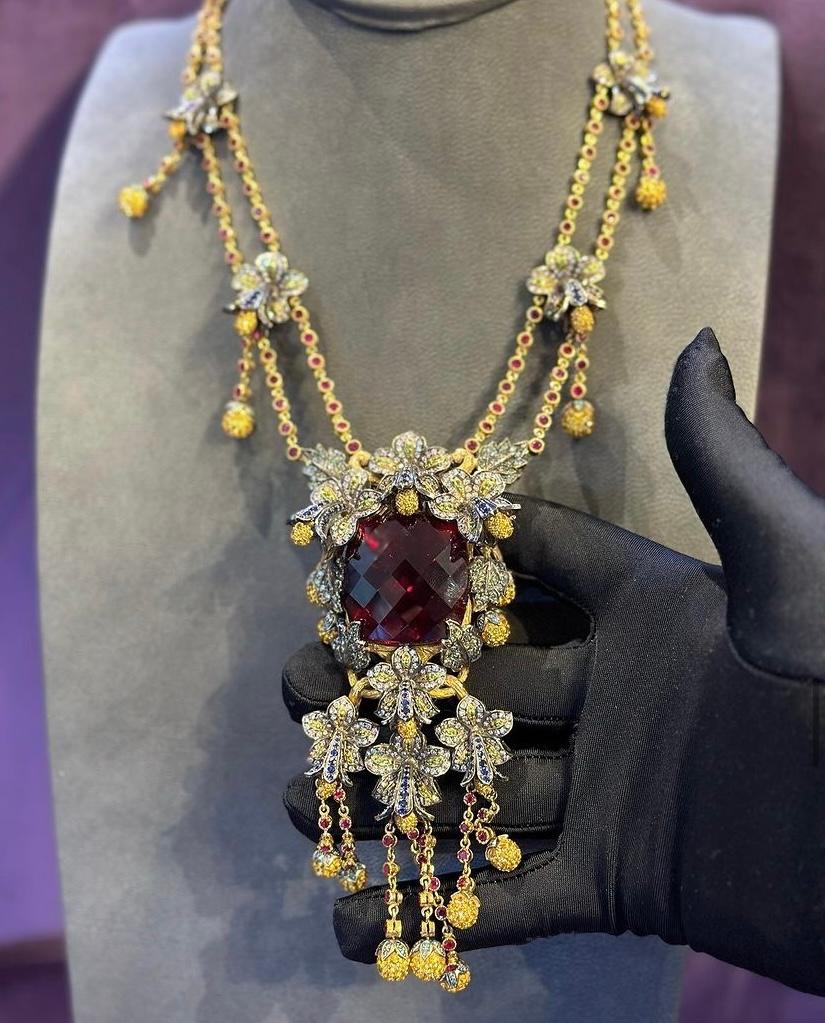 Important 125 Carat Rubellite Necklace And Ring Set  For Sale 3