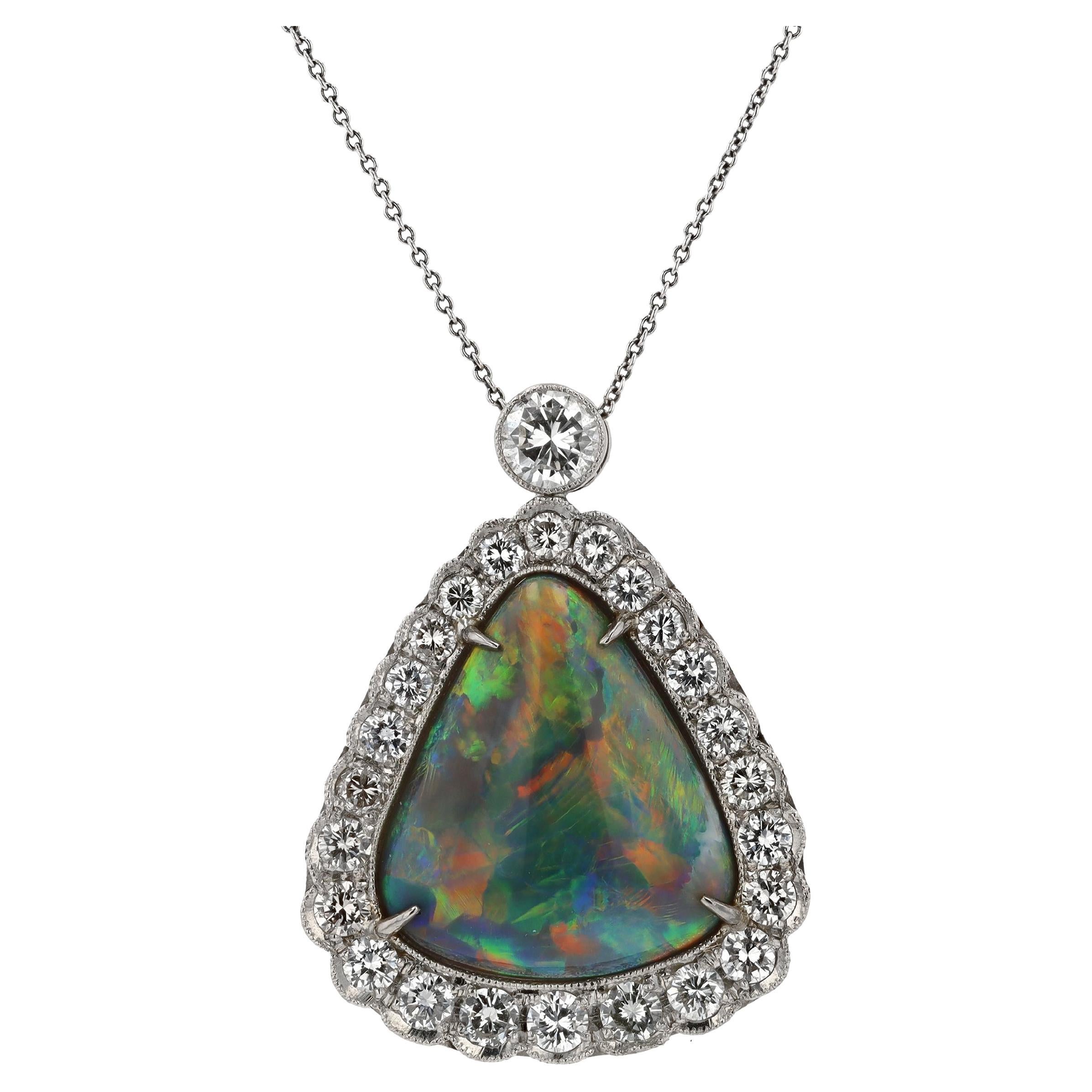 Important collier vintage Lightning Ridge en opale noire 15 carats et diamants