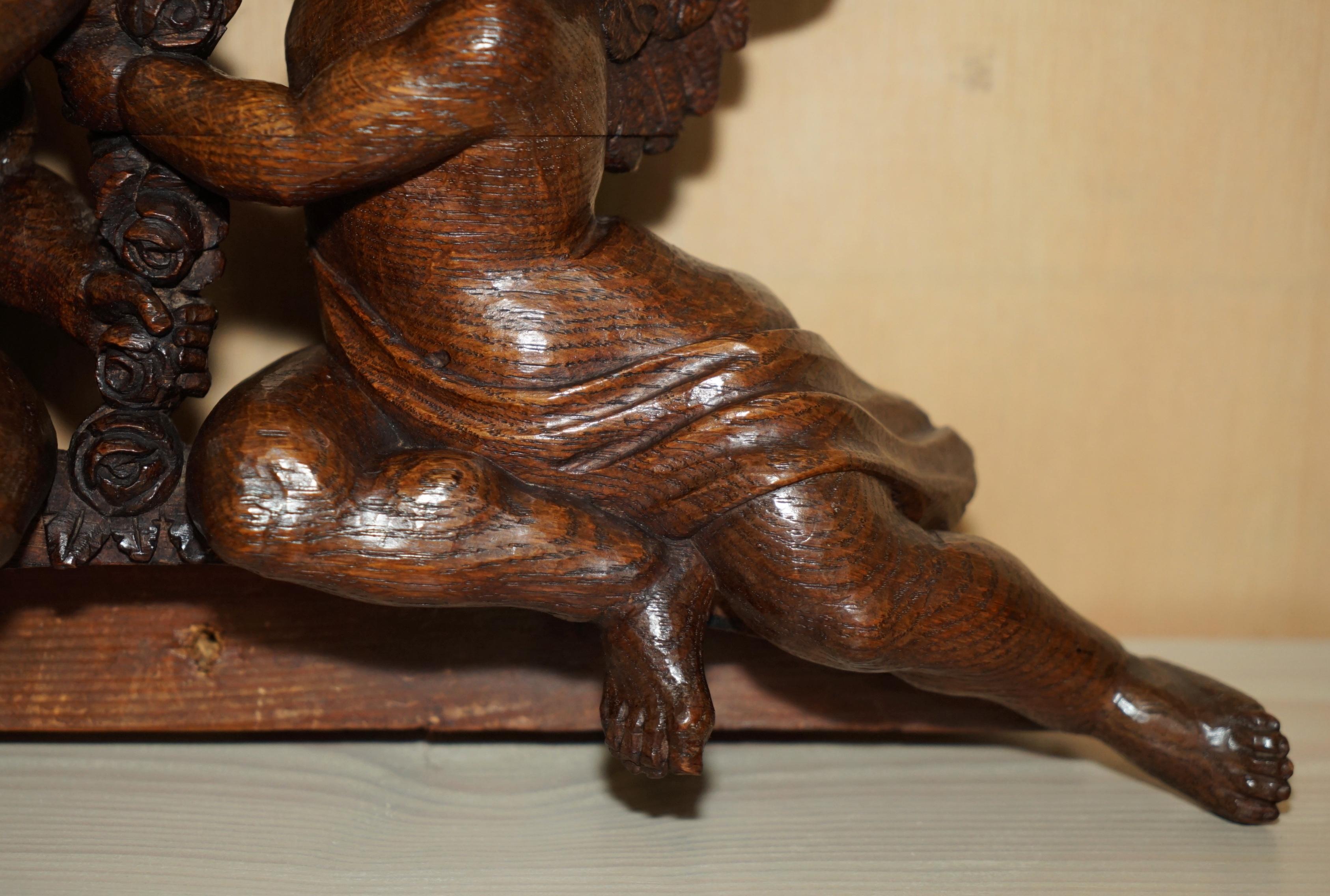 IMPORTANT 17TH CENTURY CIRCA 1680 OAK CARVED SURMOUNT OF CHERUB ANGELS & FLOWERs For Sale 2