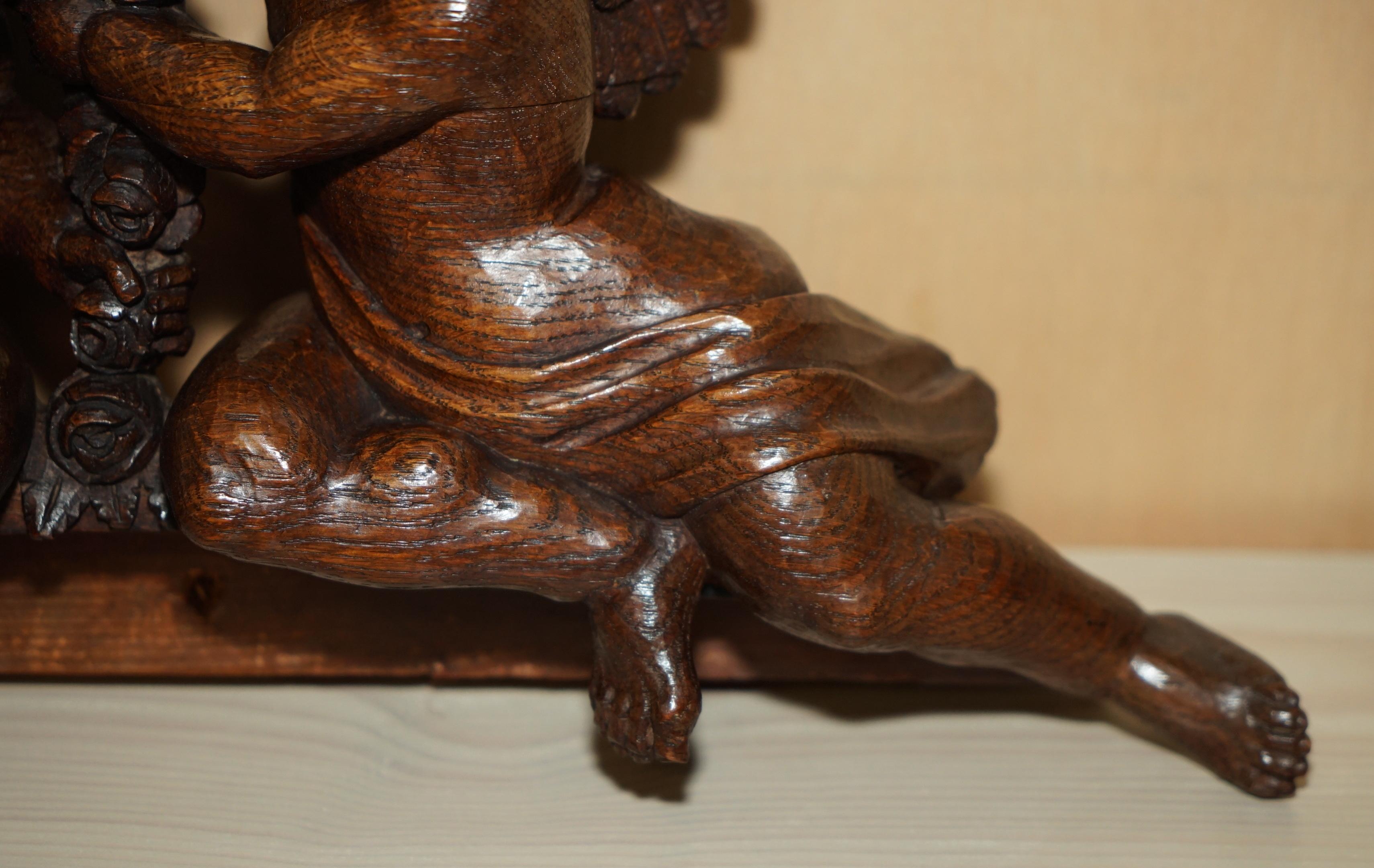 IMPORTANT 17TH CENTURY CIRCA 1680 OAK CARVED SURMOUNT OF CHERUB ANGELS & FLOWERs For Sale 4
