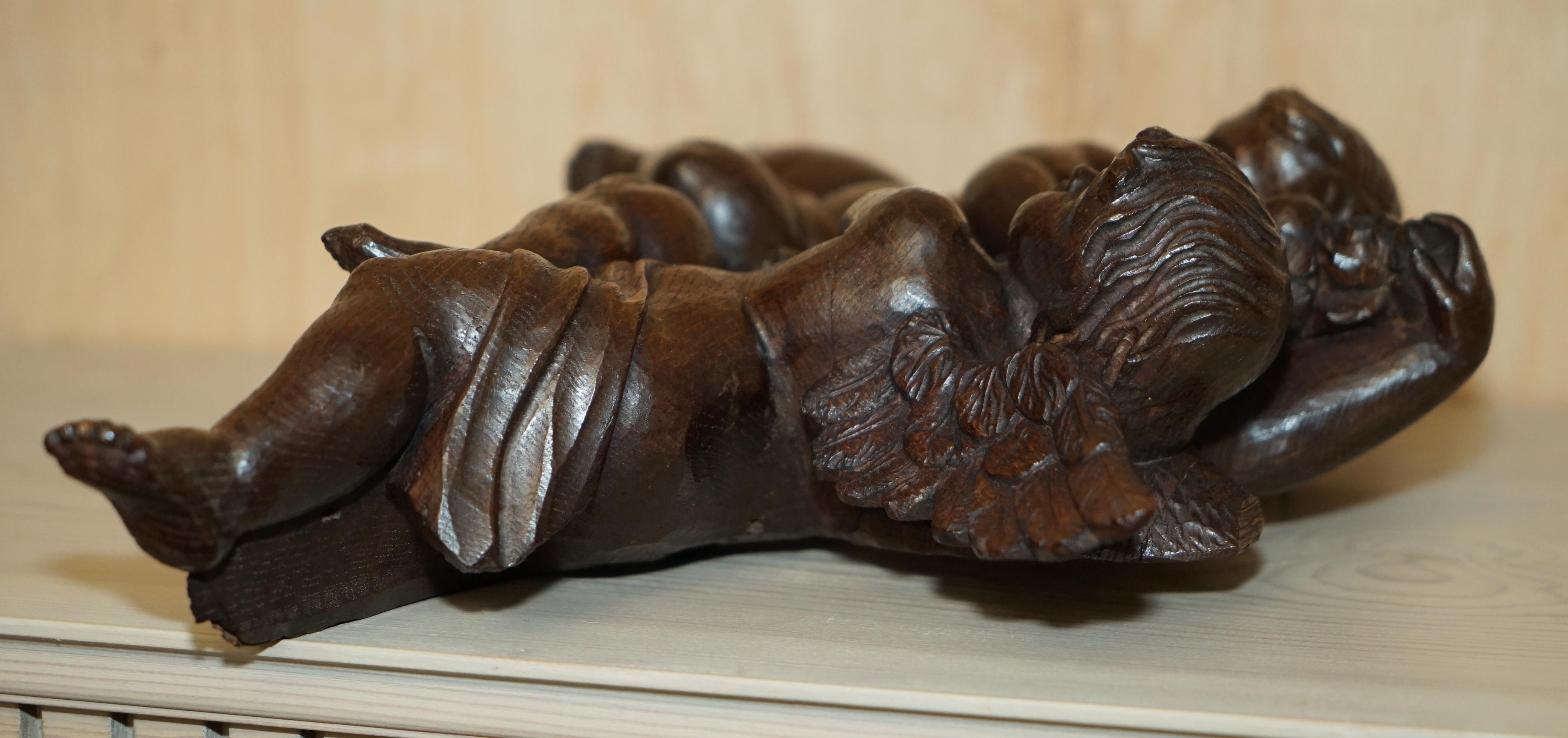 IMPORTANT 17TH CENTURY CIRCA 1680 OAK CARVED SURMOUNT OF CHERUB ANGELS & FLOWERs For Sale 6