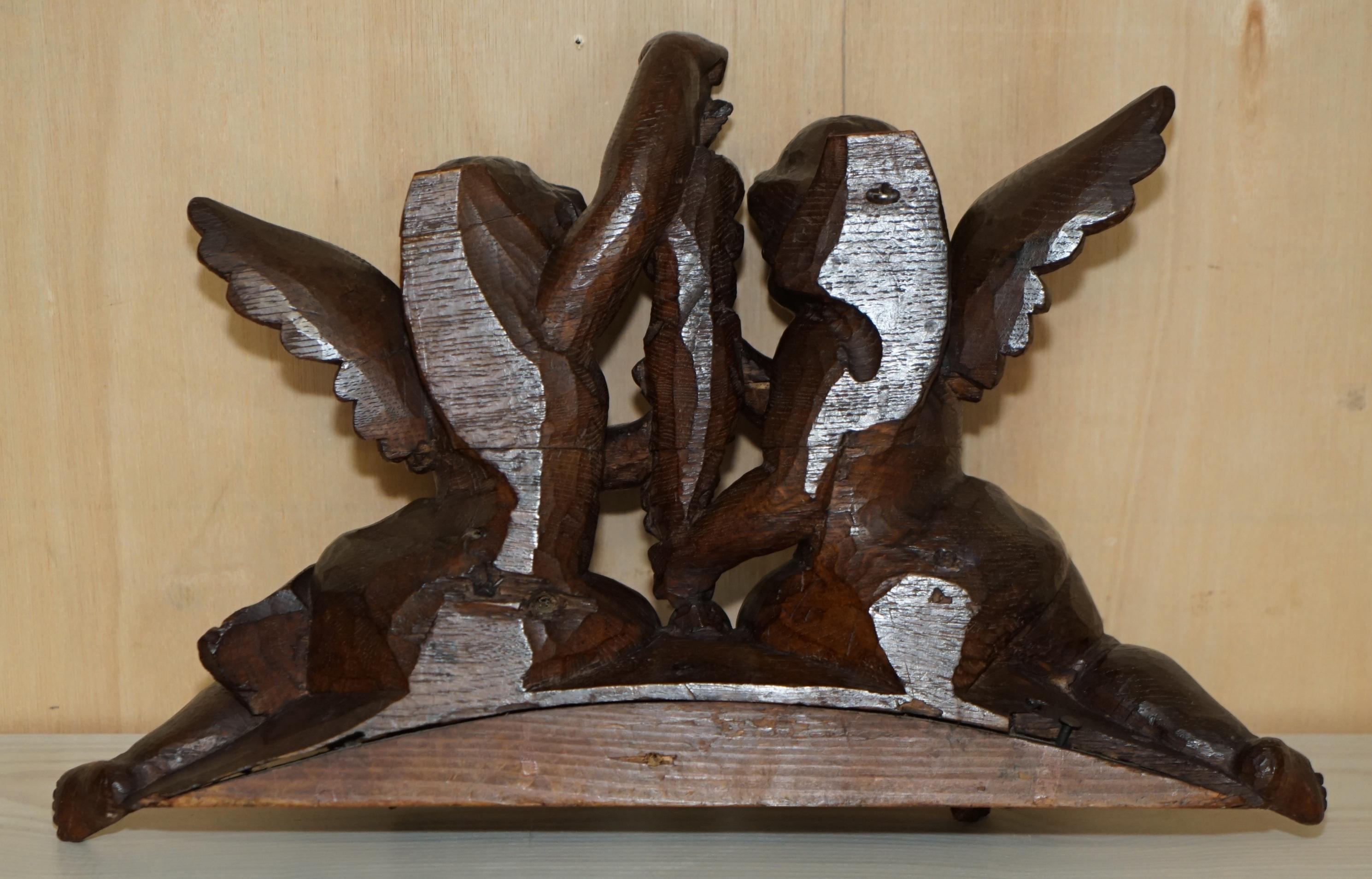 IMPORTANT 17TH CENTURY CIRCA 1680 OAK CARVED SURMOUNT OF CHERUB ANGELS & FLOWERs For Sale 8