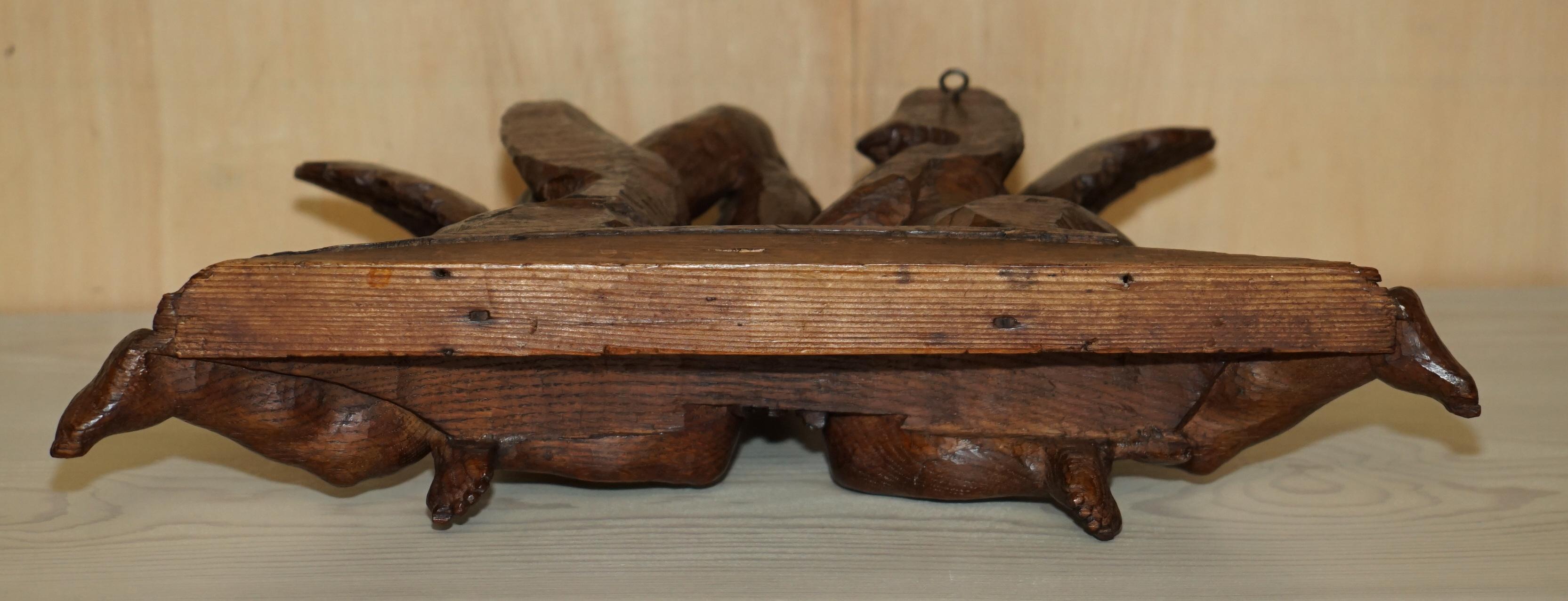 IMPORTANT 17TH CENTURY CIRCA 1680 OAK CARVED SURMOUNT OF CHERUB ANGELS & FLOWERs For Sale 9