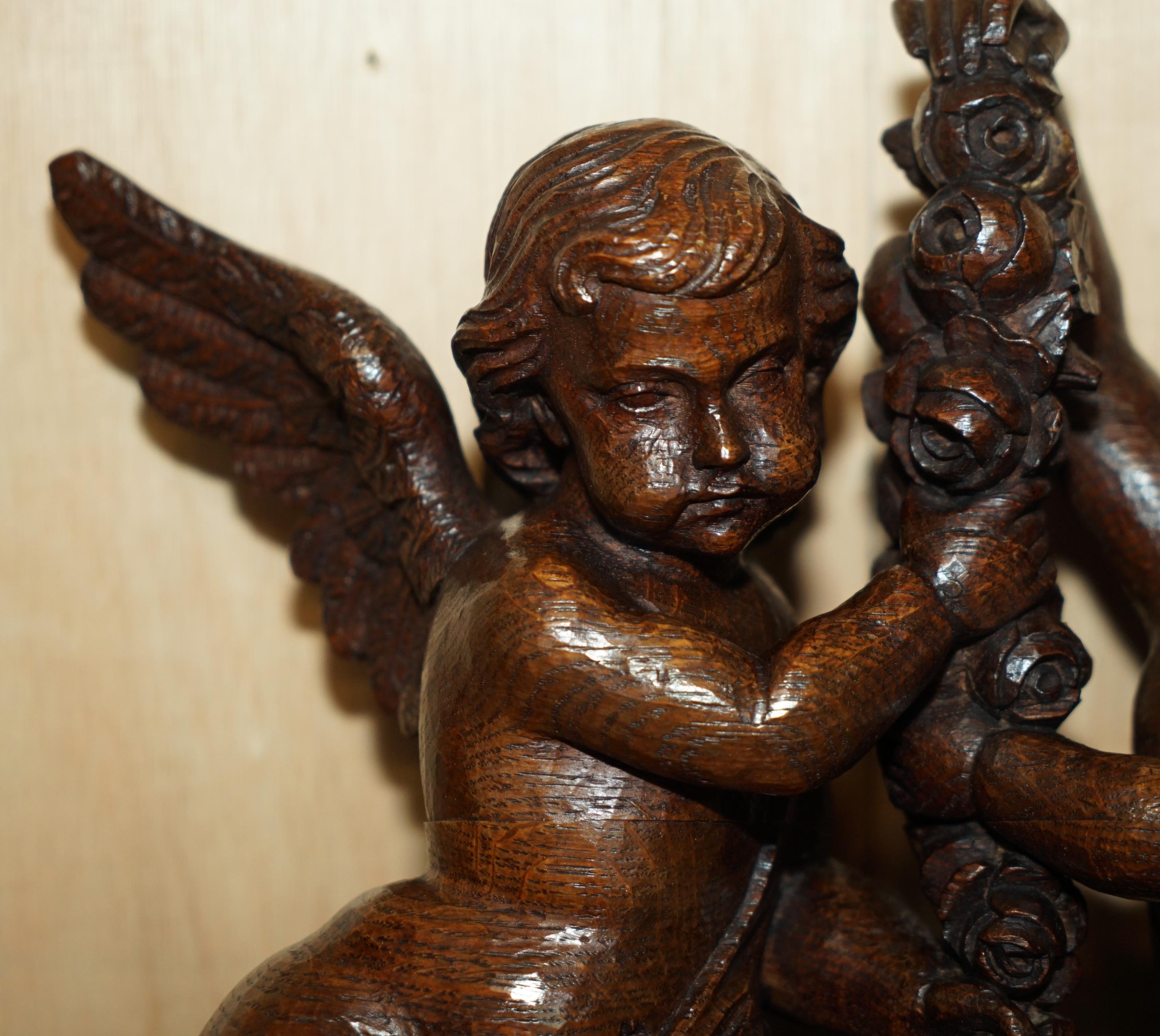 Charles II IMPORTANT 17TH CENTURY CIRCA 1680 OAK CARVED SURMOUNT OF CHERUB ANGELS & FLOWERs For Sale