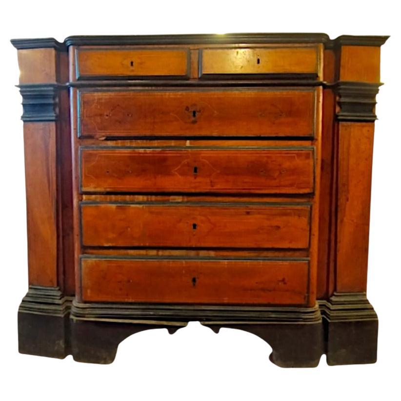 Important 17th Century Solid Walnut Canter from Southern Italy For Sale