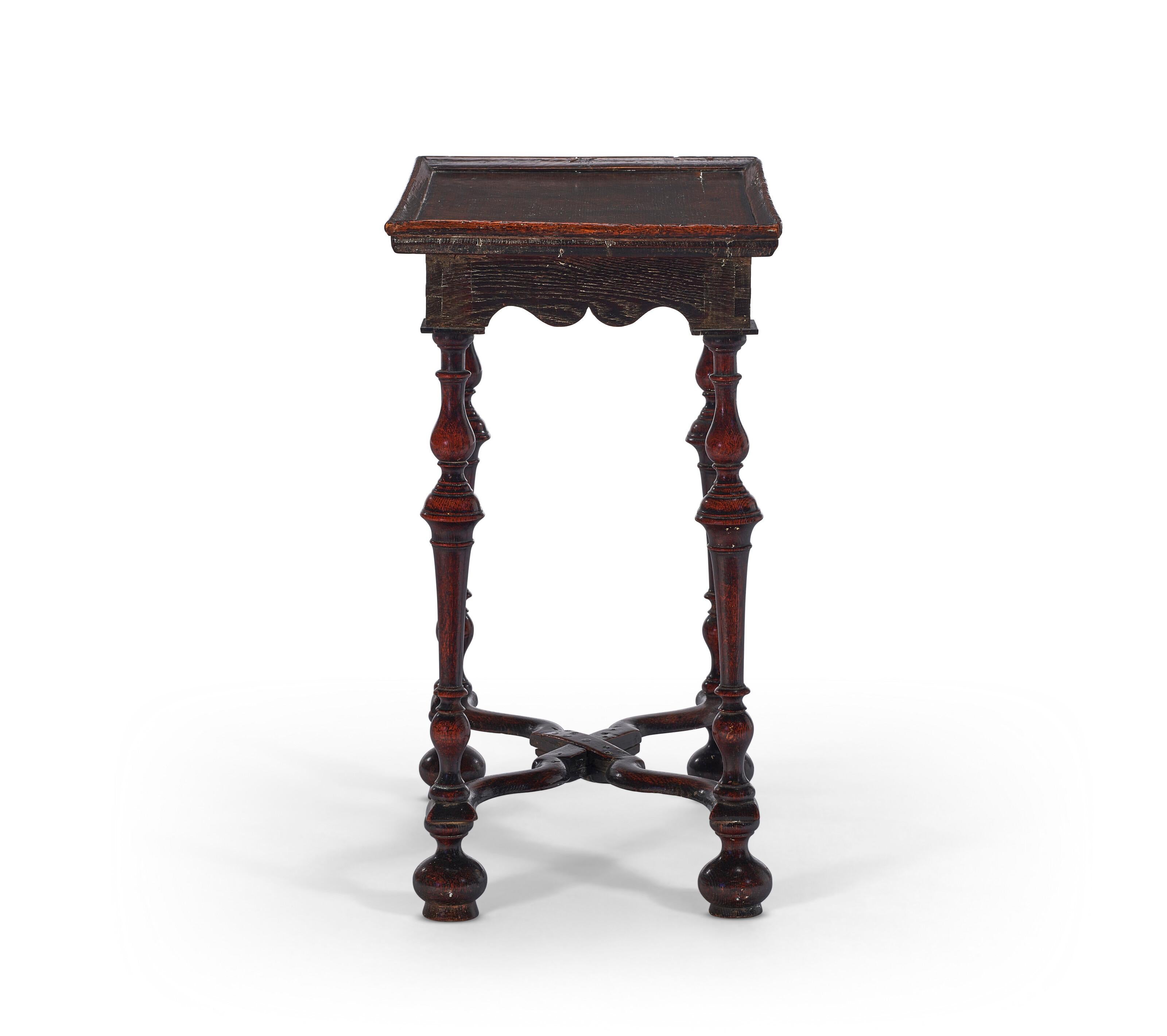 Chêne Importante table en chêne William and Mary du 17ème siècle, provenance du Met Museum en vente
