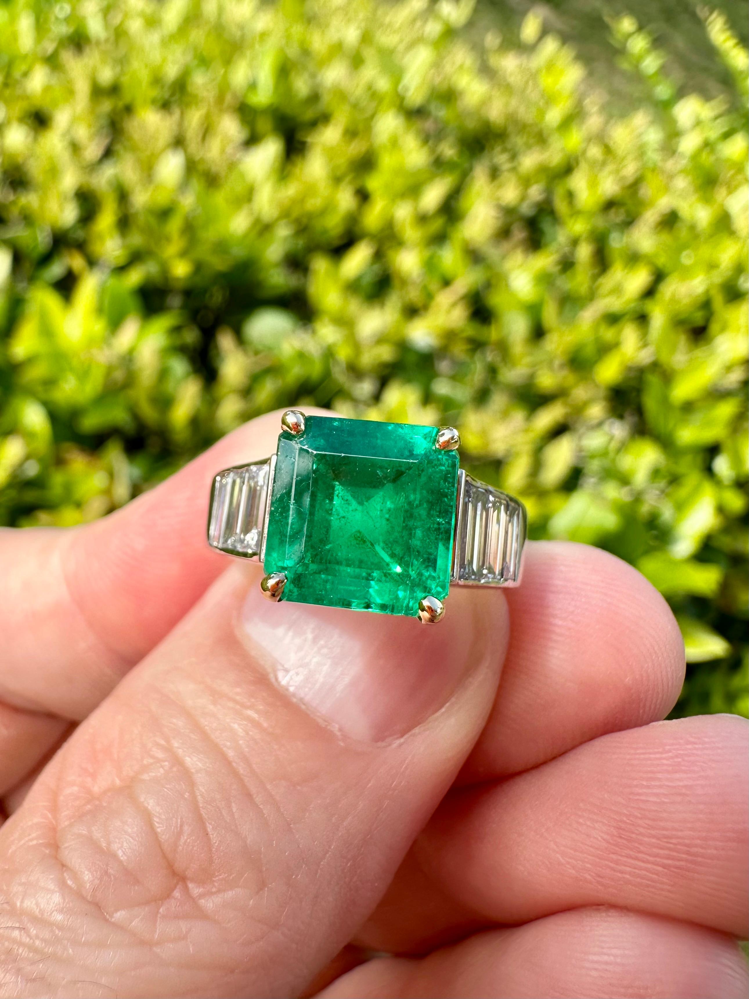 Women's or Men's IMPORTANT 18K 4.08ct Square Colombian Emerald Baguette Diamond Ring AGL Report  For Sale