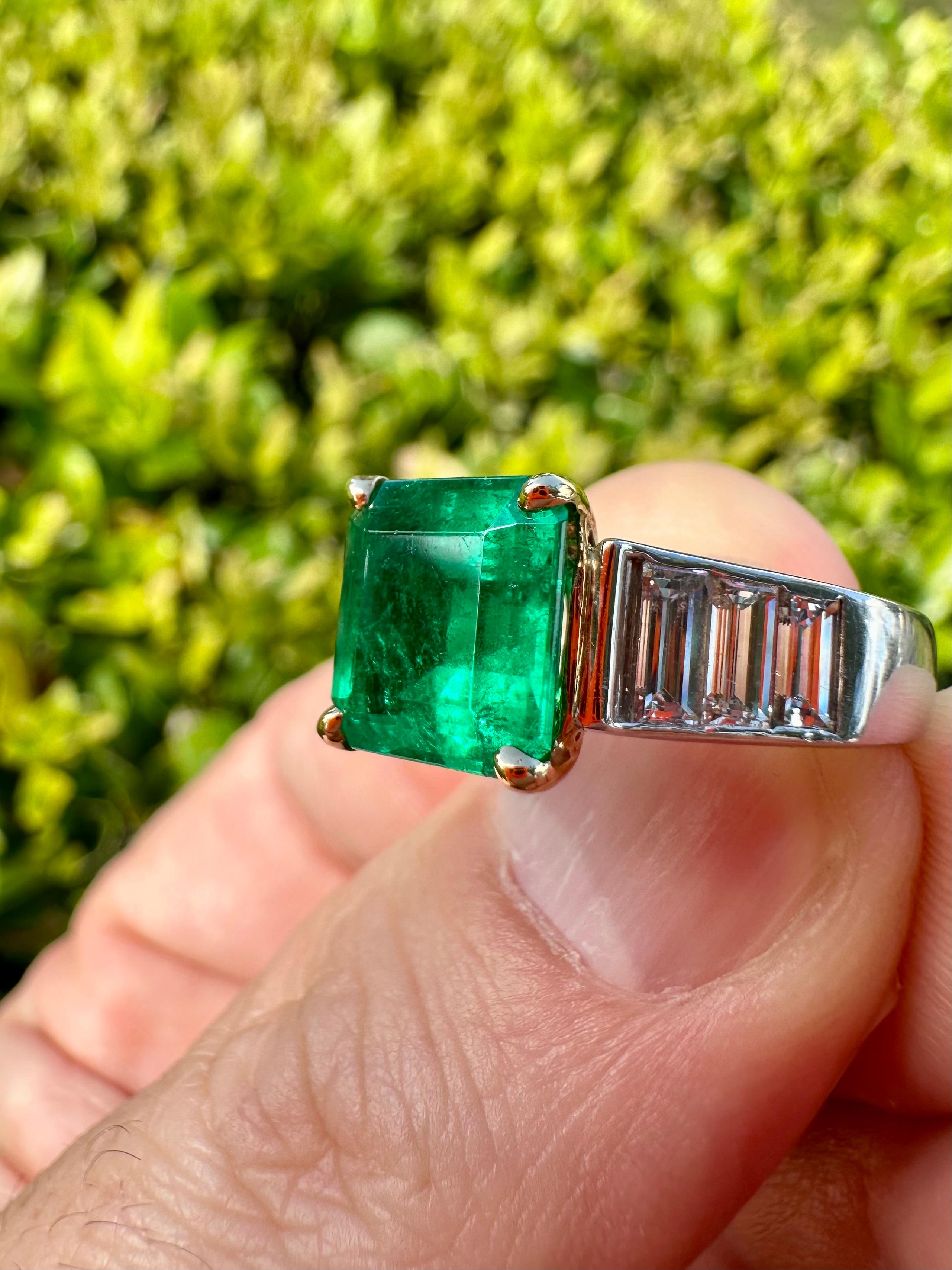 IMPORTANT 18K 4.08ct Square Colombian Emerald Baguette Diamond Ring AGL Report  For Sale 1