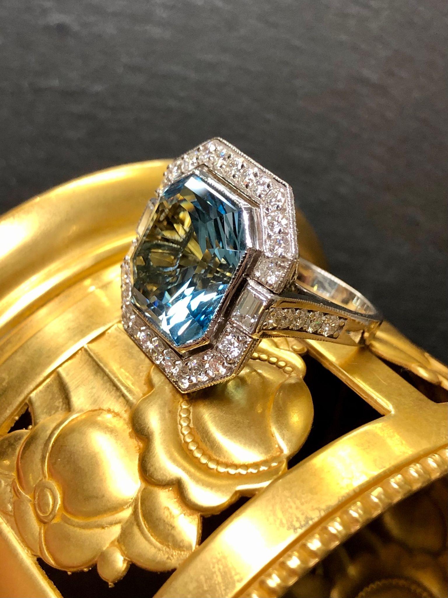 Achteckiger Santa Maria Aquamarin-Diamantring aus 18 Karat 4
