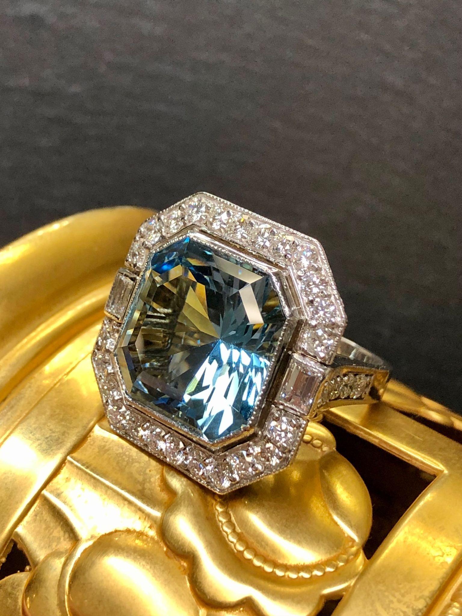 Achteckiger Santa Maria Aquamarin-Diamantring aus 18 Karat 5