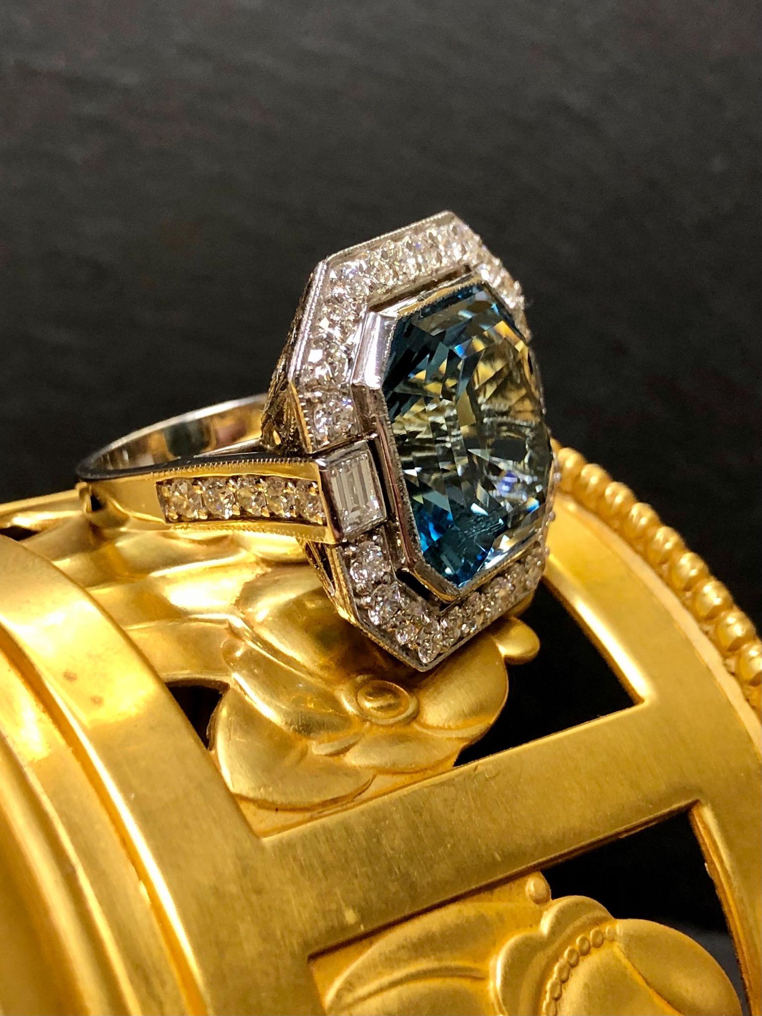 Achteckiger Santa Maria Aquamarin-Diamantring aus 18 Karat (Carréeschliff)