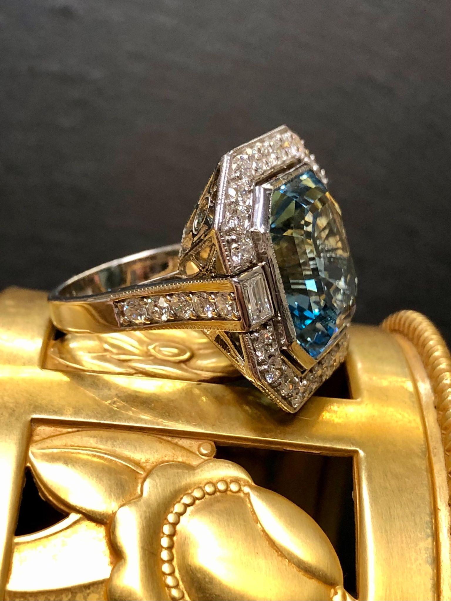 Achteckiger Santa Maria Aquamarin-Diamantring aus 18 Karat im Zustand „Hervorragend“ in Winter Springs, FL