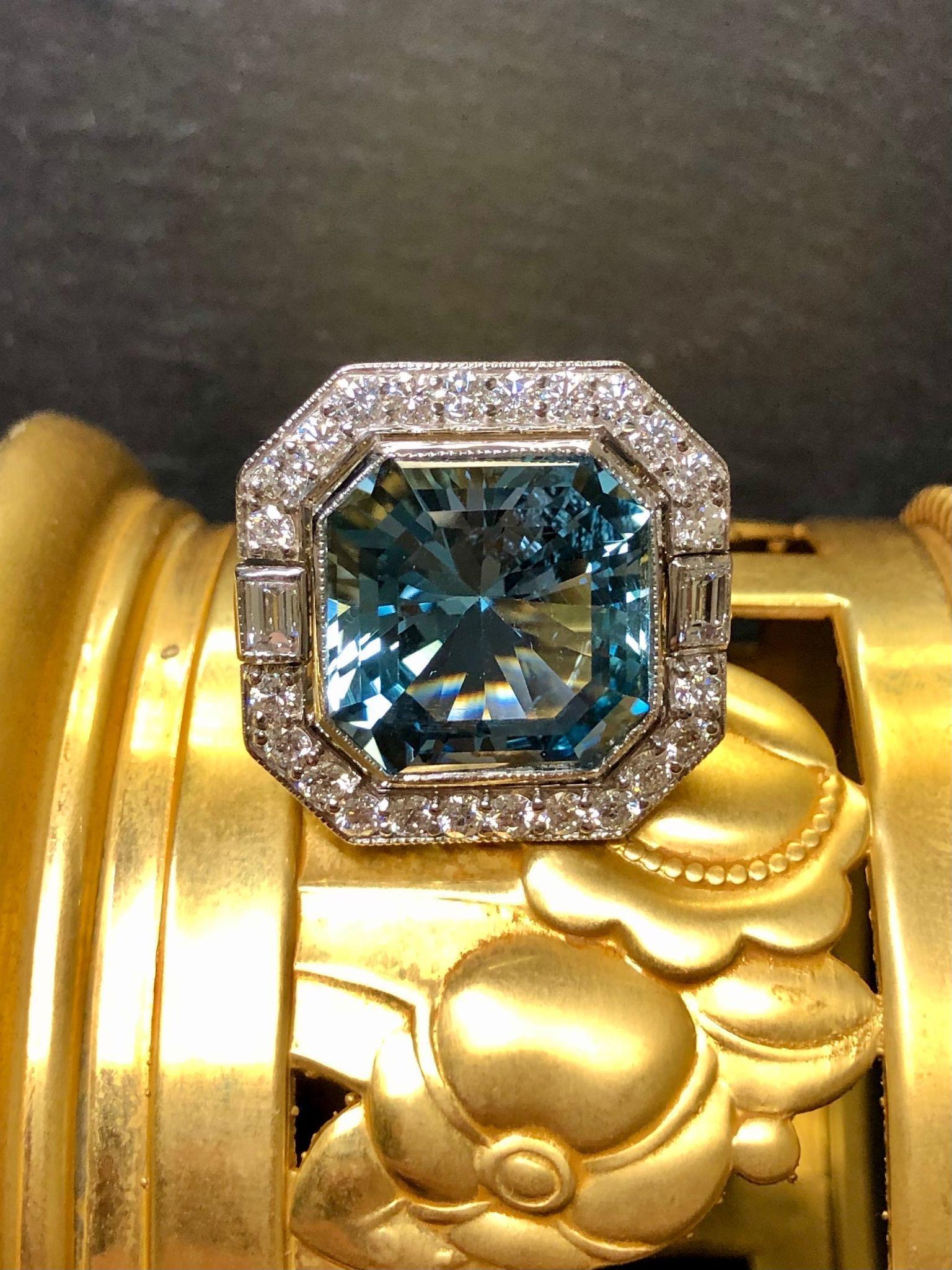 Achteckiger Santa Maria Aquamarin-Diamantring aus 18 Karat 1