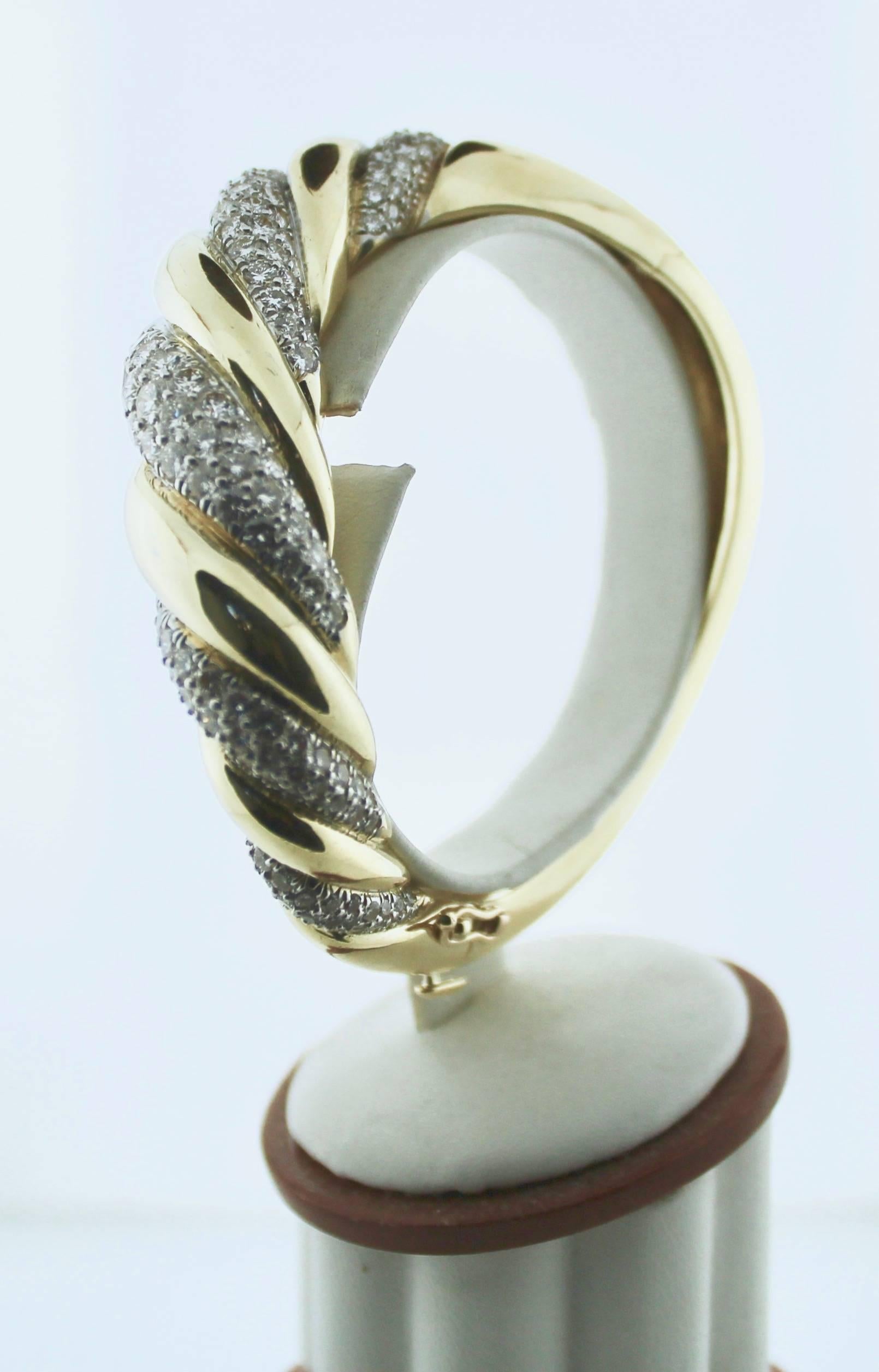 18 Karat Yellow Gold Diamond Bangle Bracelet In Excellent Condition For Sale In Wailea, HI