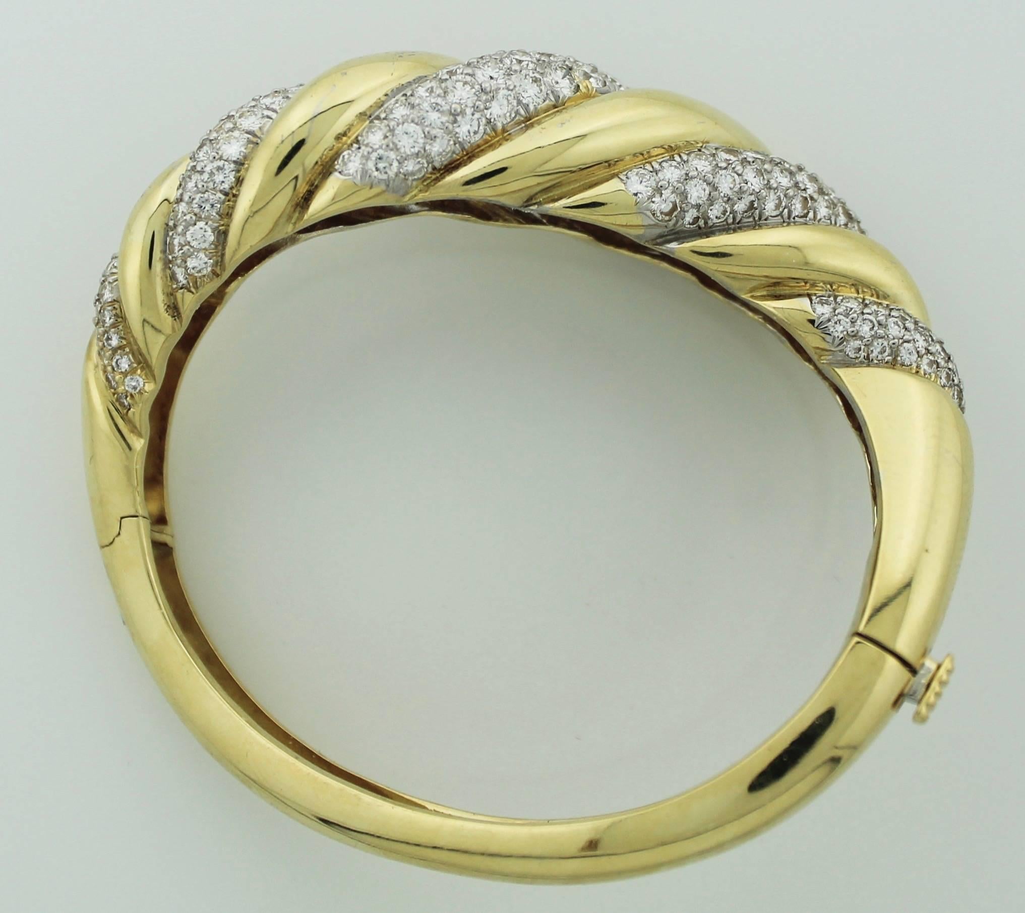  18 Karat Yellow Gold Diamond Bangle Bracelet For Sale 1