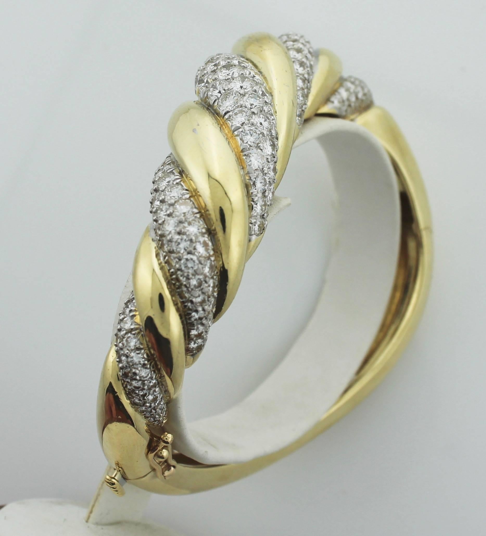  18 Karat Yellow Gold Diamond Bangle Bracelet For Sale 2