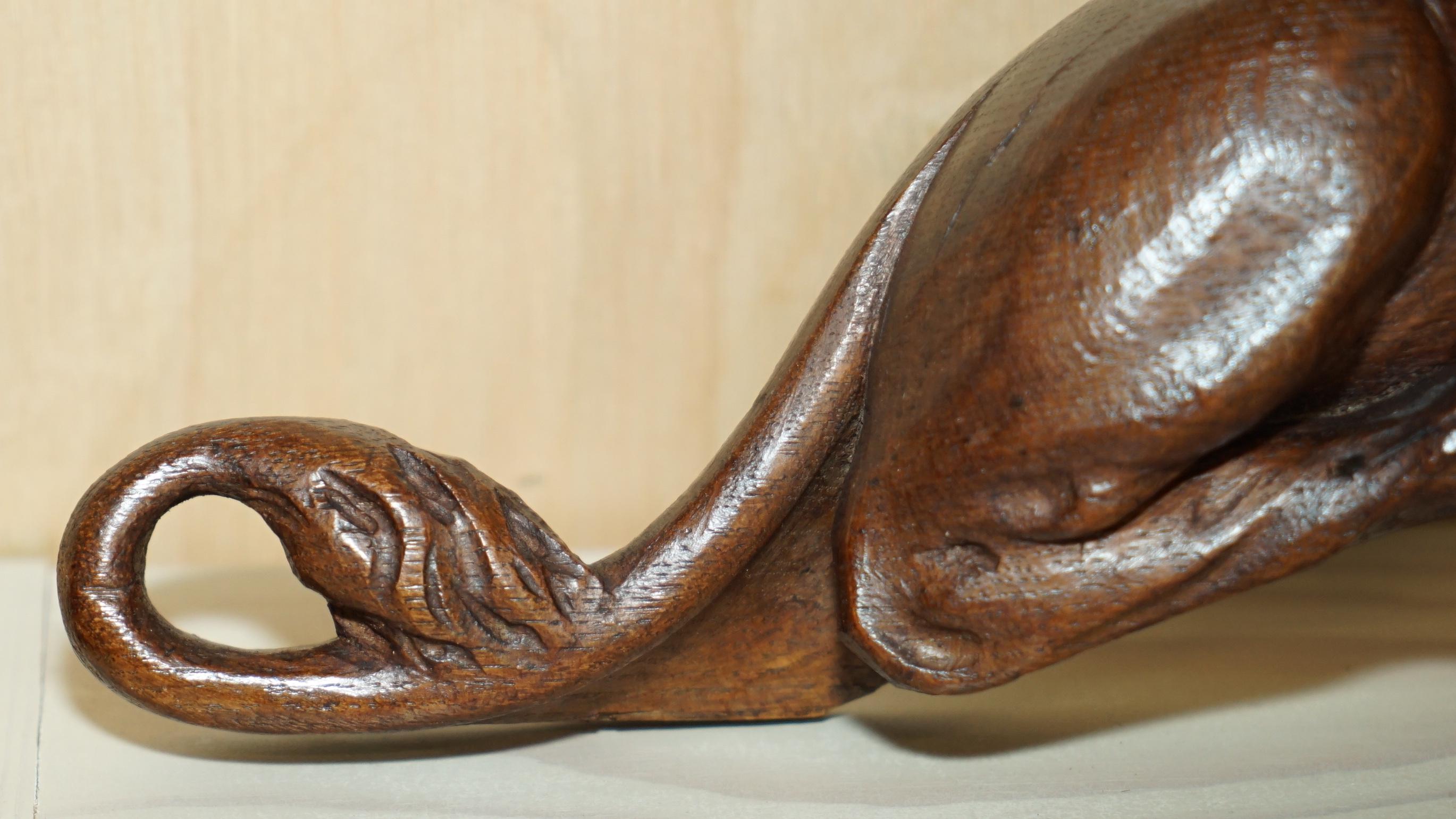IMPORTANT 18TH CENTURY CiRCA 1720 OAK CARVED SURMOUNT OF REGAL LIONS & A PUTTI For Sale 2