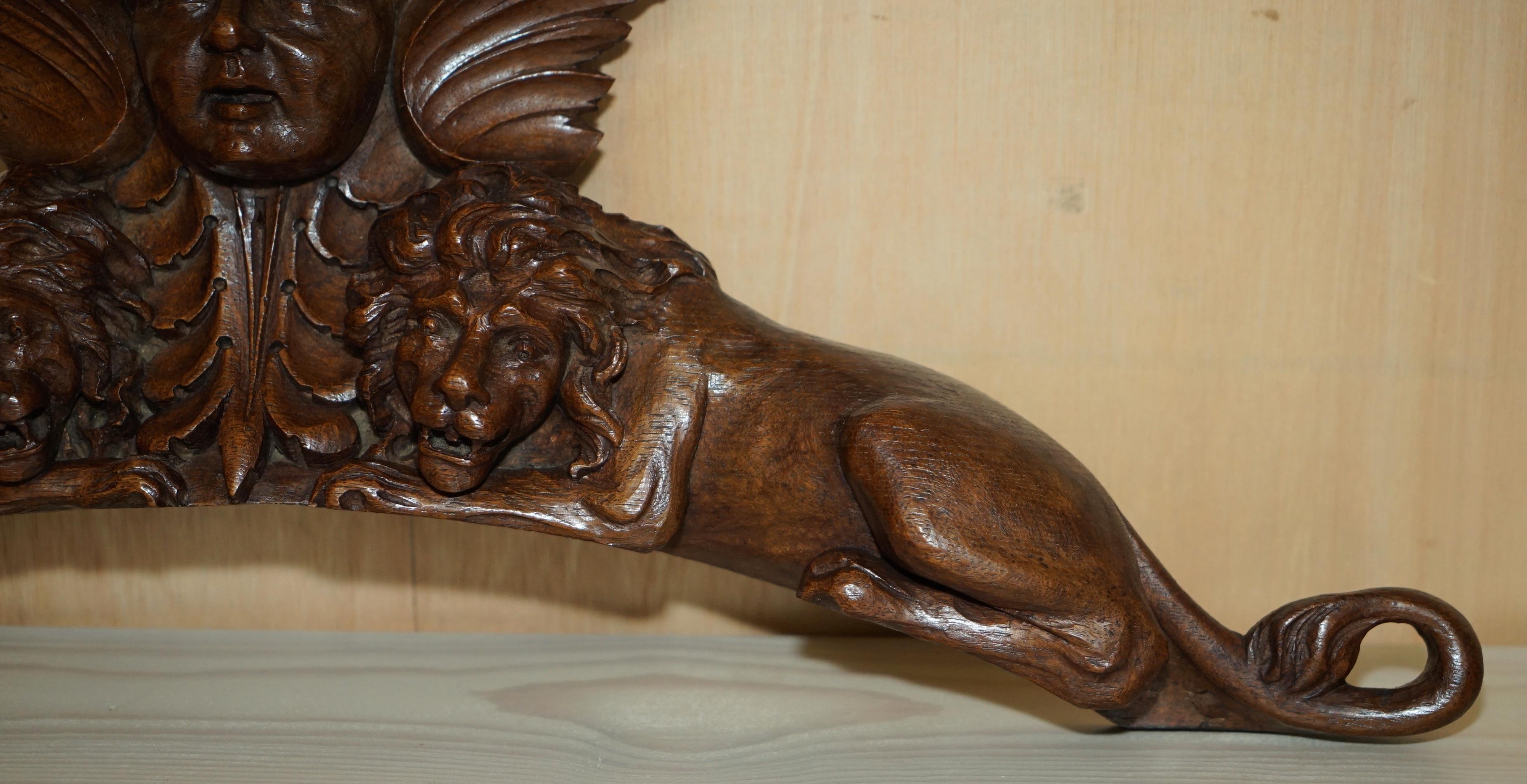 IMPORTANT 18TH CENTURY CiRCA 1720 OAK CARVED SURMOUNT OF REGAL LIONS & A PUTTI For Sale 5