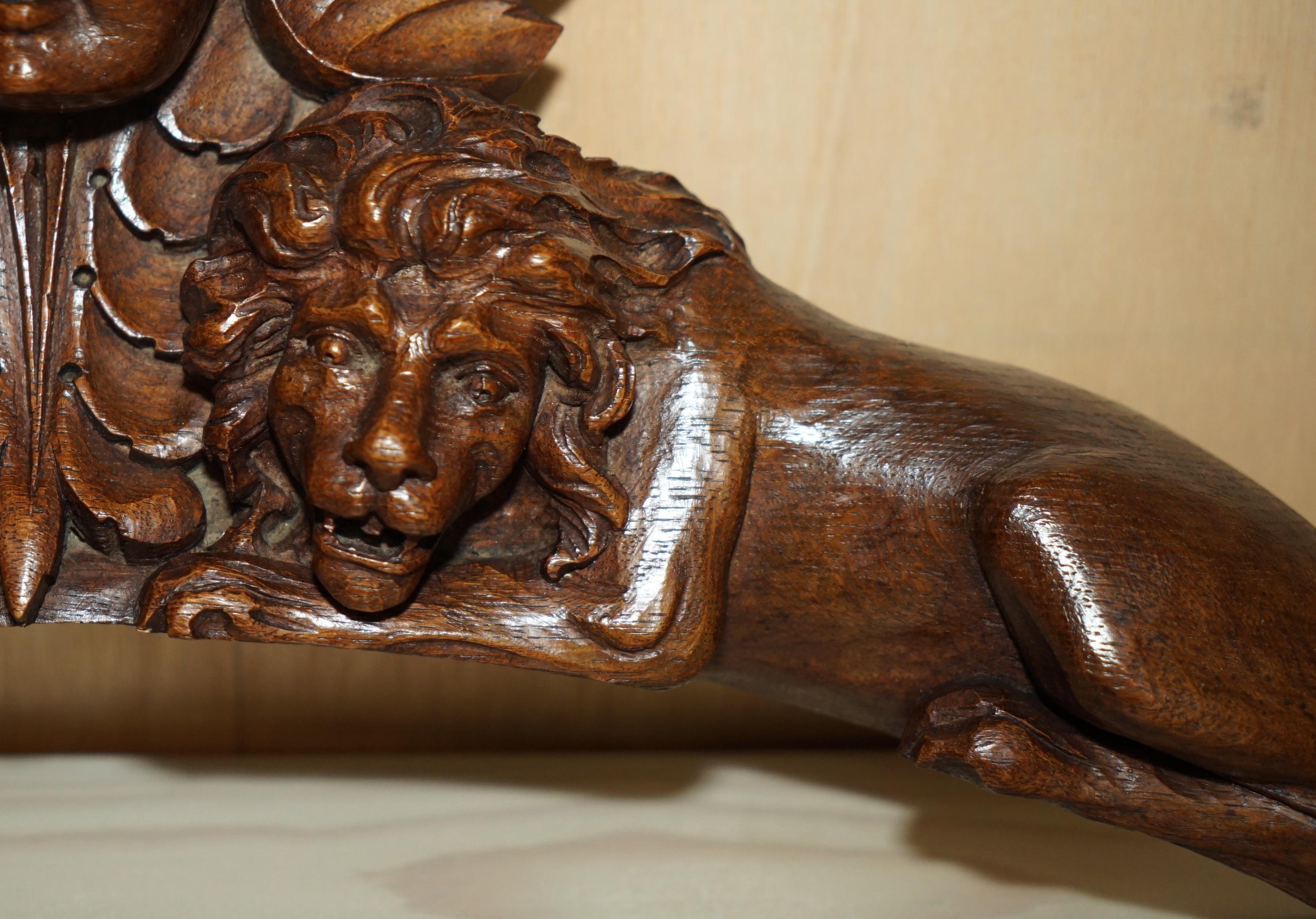 IMPORTANT 18TH CENTURY CiRCA 1720 OAK CARVED SURMOUNT OF REGAL LIONS & A PUTTI For Sale 6