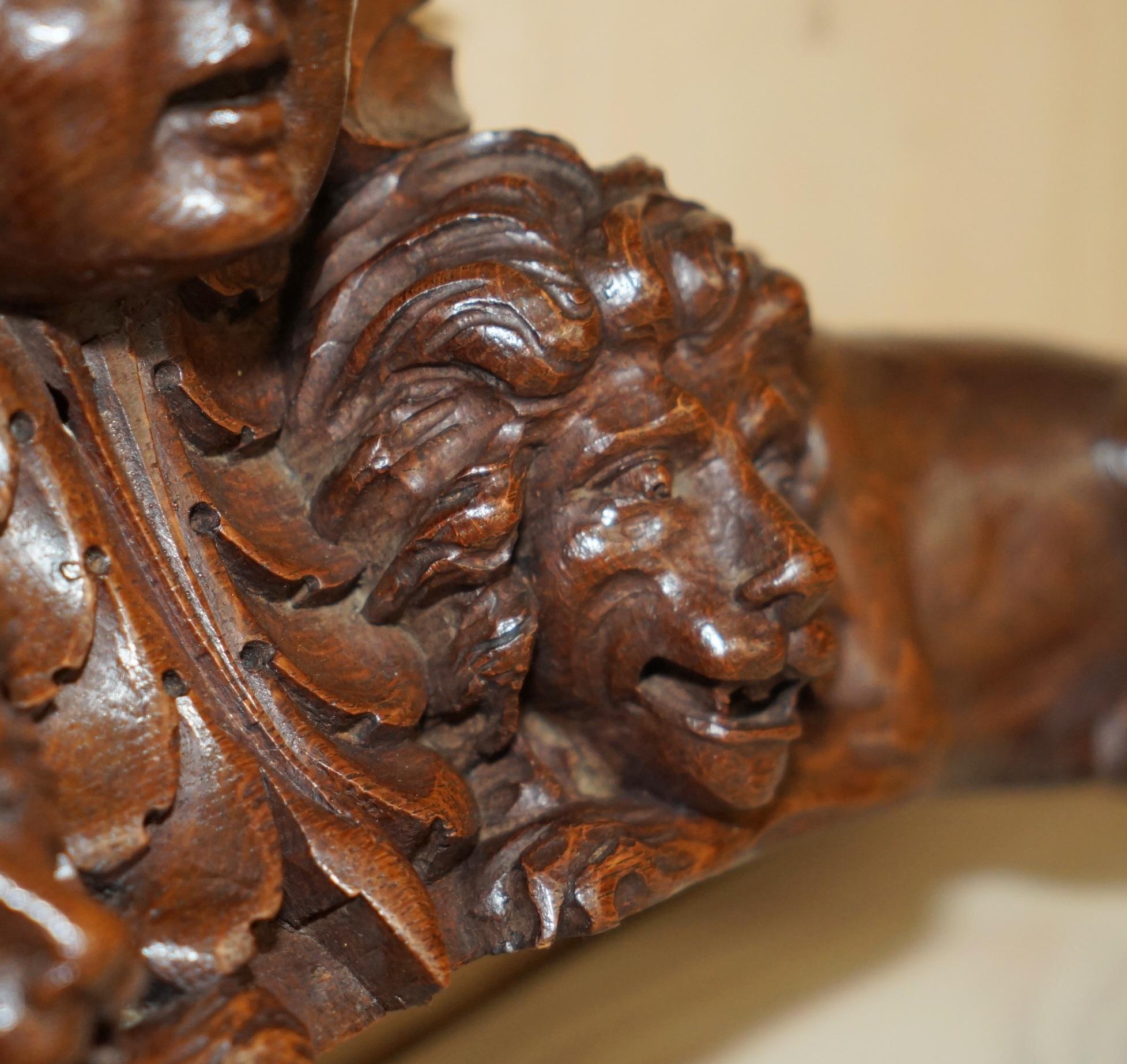 IMPORTANT 18TH CENTURY CiRCA 1720 OAK CARVED SURMOUNT OF REGAL LIONS & A PUTTI For Sale 7