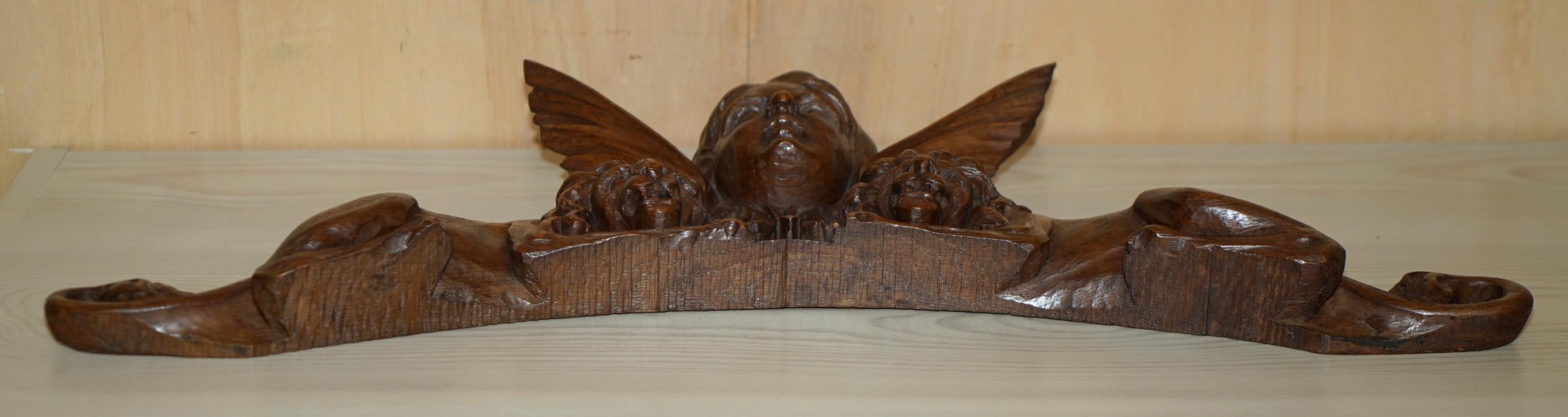 IMPORTANT 18TH CENTURY CiRCA 1720 OAK CARVED SURMOUNT OF REGAL LIONS & A PUTTI For Sale 10
