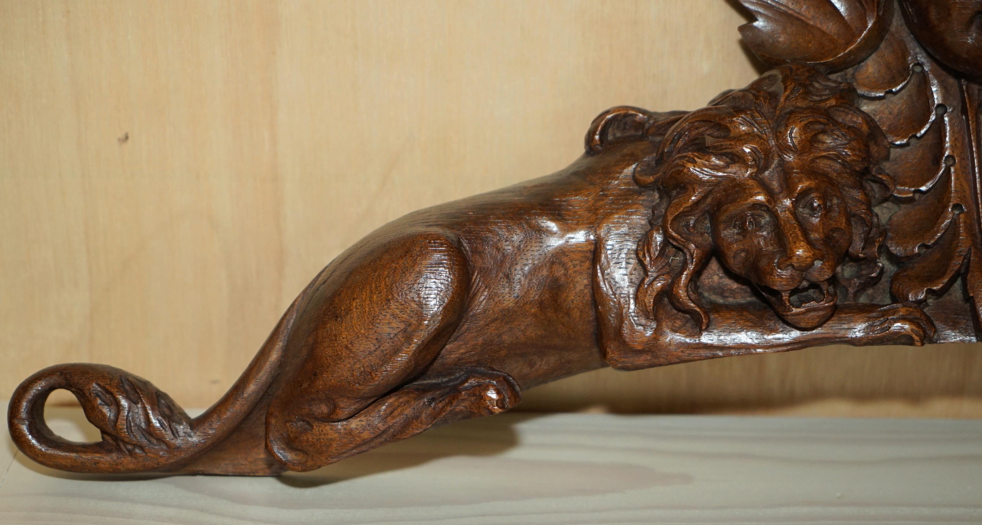 Early 18th Century IMPORTANT 18TH CENTURY CiRCA 1720 OAK CARVED SURMOUNT OF REGAL LIONS & A PUTTI For Sale