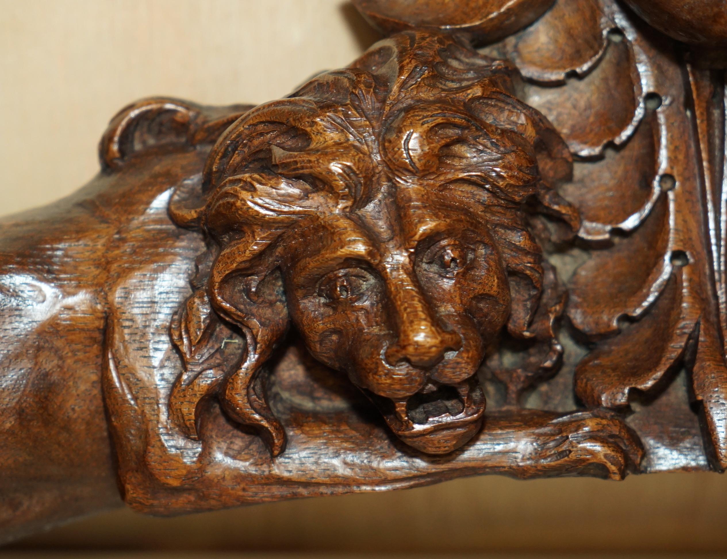 Oak IMPORTANT 18TH CENTURY CiRCA 1720 OAK CARVED SURMOUNT OF REGAL LIONS & A PUTTI For Sale