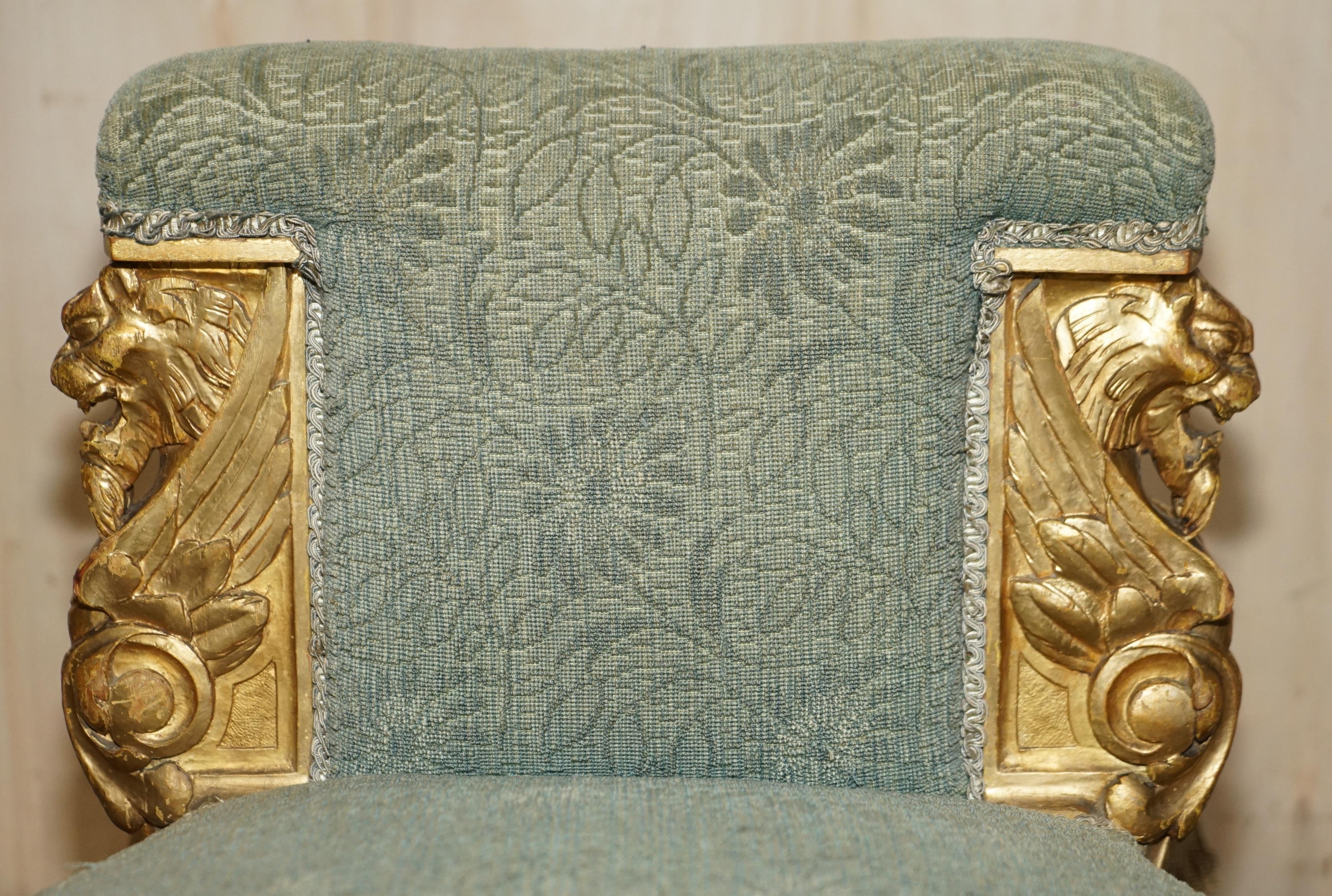 Wichtiges 18. Jahrhundert um 1740 Hand geschnitzt Italienisch Giltwood Tete a Tete Sofa im Angebot 6