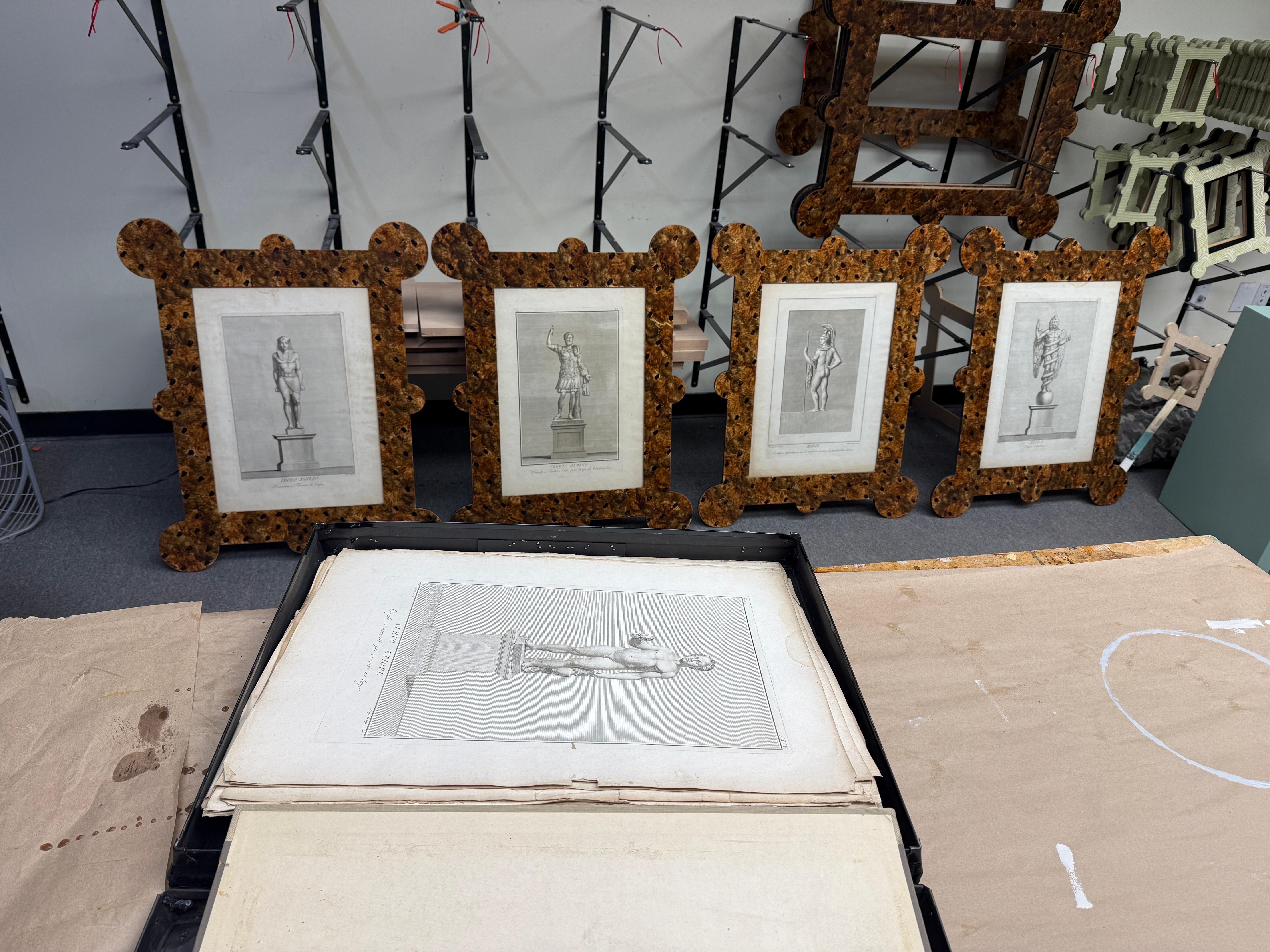 Importantes gravures classiques du XVIIIe siècle dans des cadres en fausse tortue peints à la main en vente 5