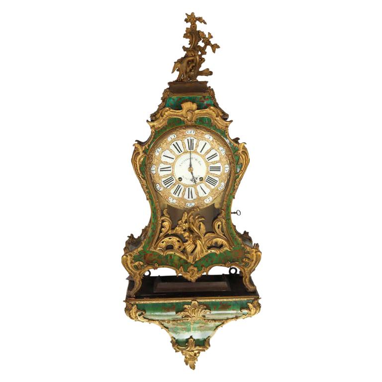 Importante pendule à console en bronze doré et corne du XVIIIe siècle signée Marchand