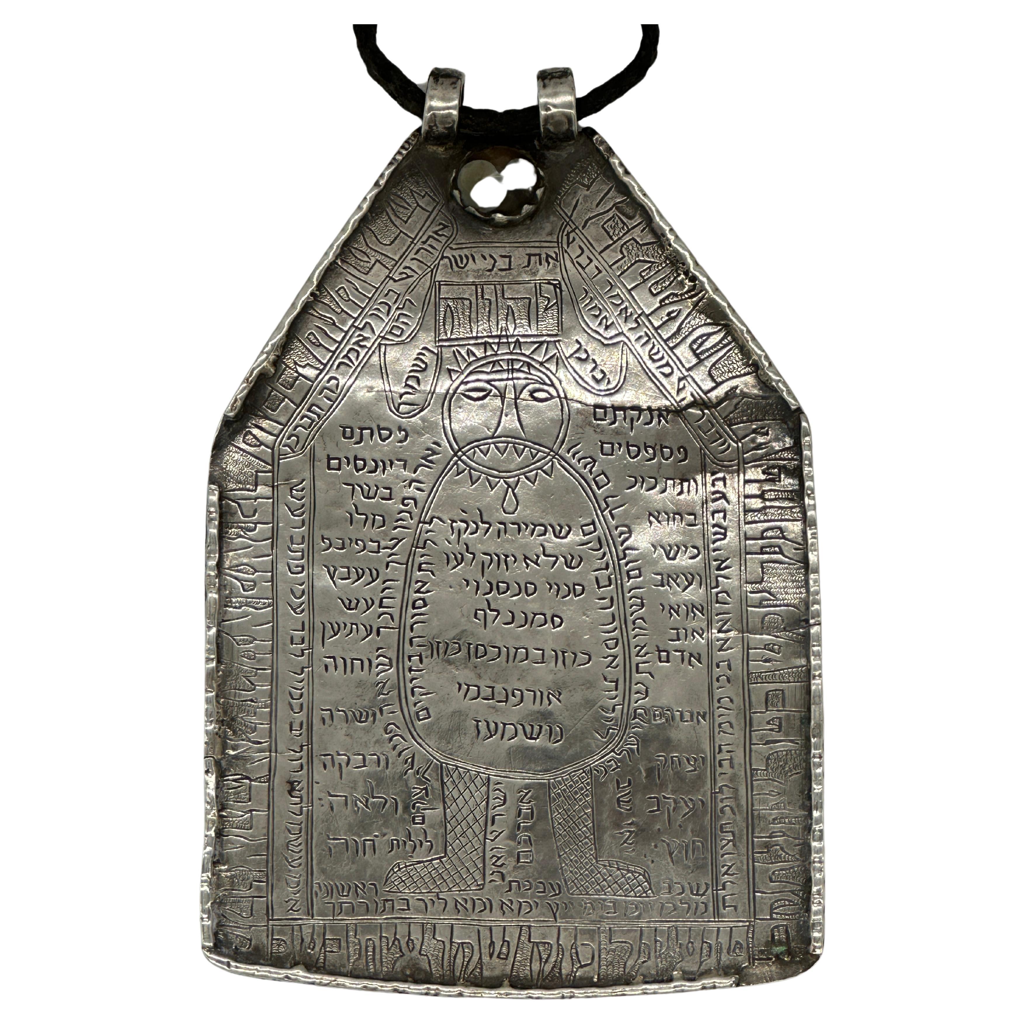 Misterioso y asombroso amuleto talismánico de plata del siglo XVIII, amuleto para la madre y el recién nacido con la imagen de Lilith en el centro fabricado por judíos en Persia, la parte superior del amuleto tiene un asombroso cabujón de ágata de