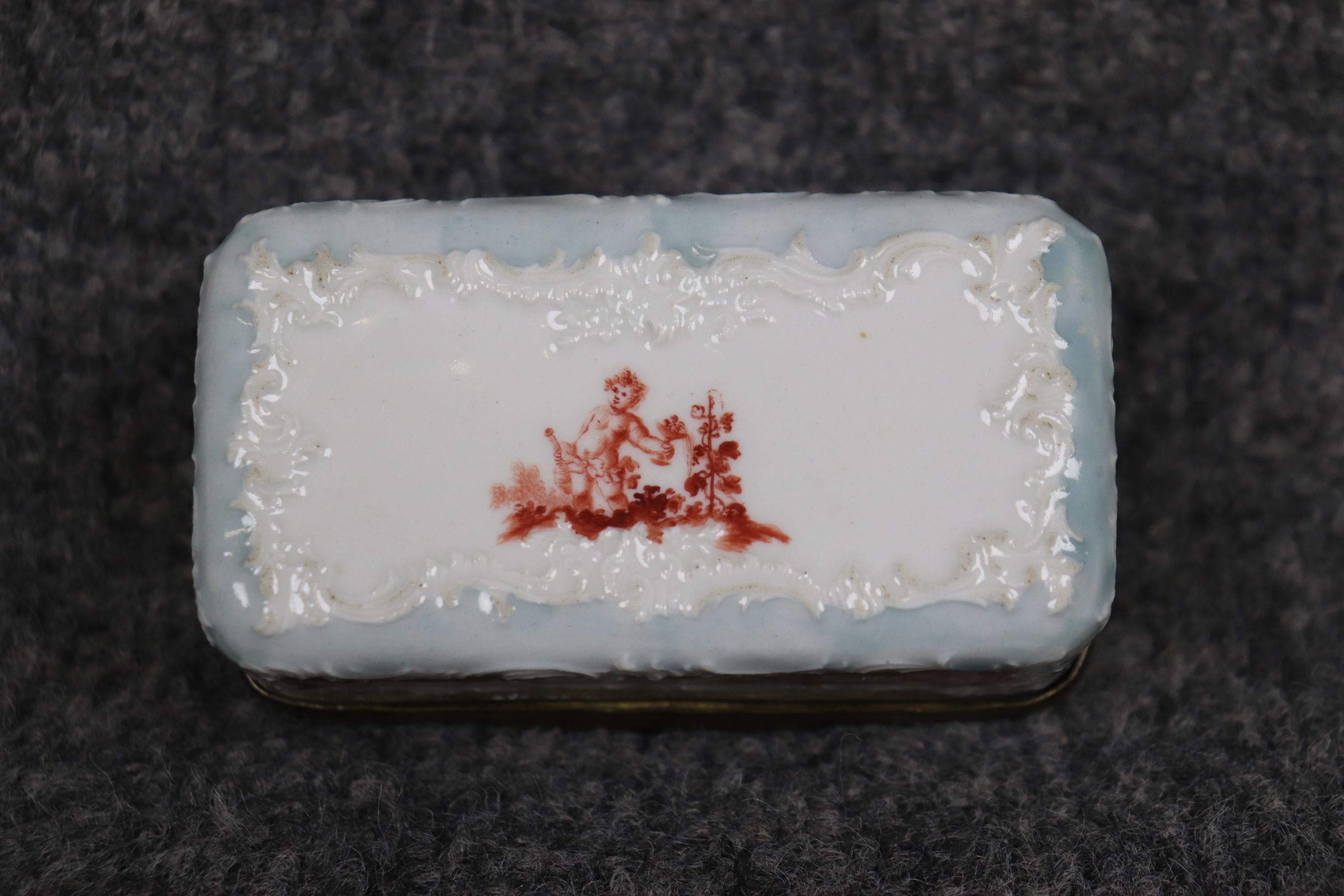 Important 18th Century Porcelain and Bronze Box by Meissen  In Good Condition For Sale In Swedesboro, NJ
