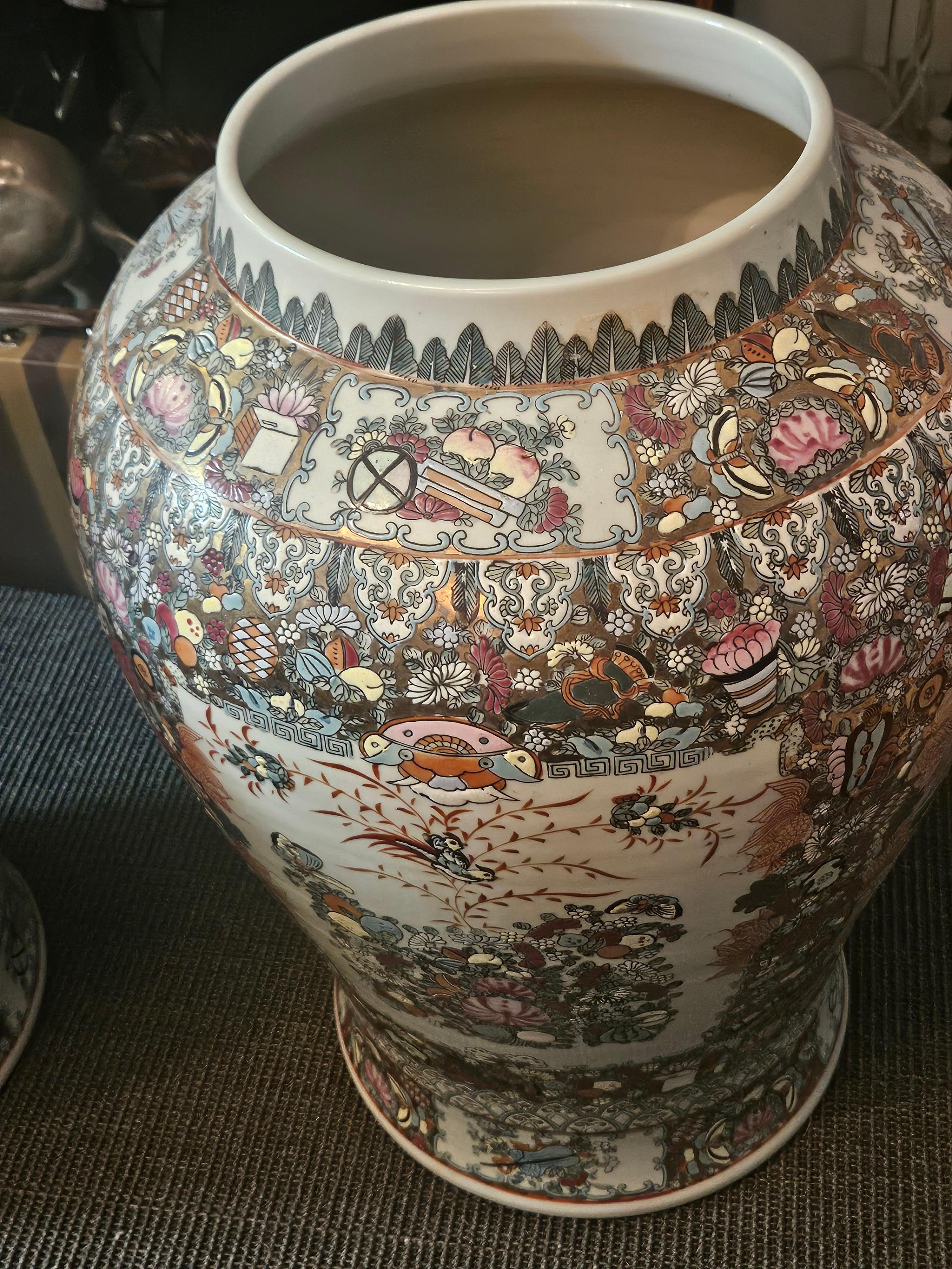 Important 1900's Chinese Famille Rose Style Handpainted Porcelain Planter Urns In Good Condition For Sale In New York, NY