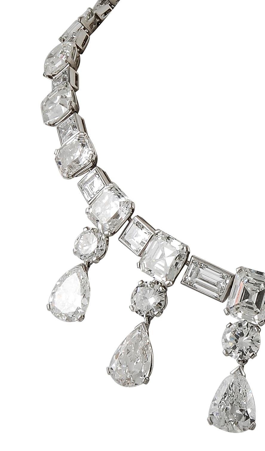 Important collier à festons en platine et diamants des années 1950 Excellent état à New York, NY