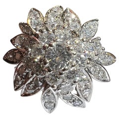 Important 1950s Floral Ring in 18K White Gold with Approx. 2 Carats of Diamonds