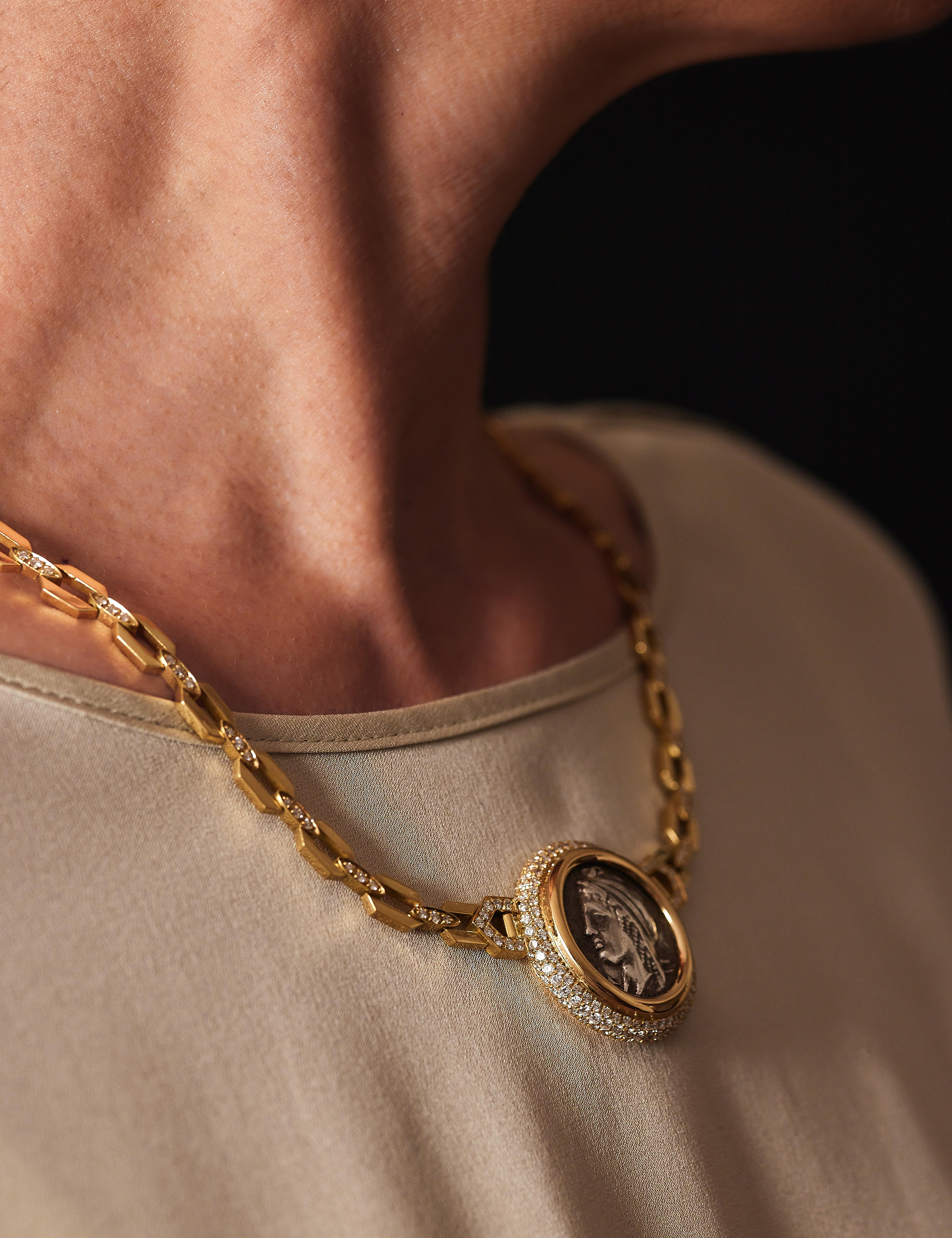 Taglio brillante Importante collana di Bulgari degli anni '70 in Monet, Tetradracma, Oro 18 carati e Diamanti. in vendita