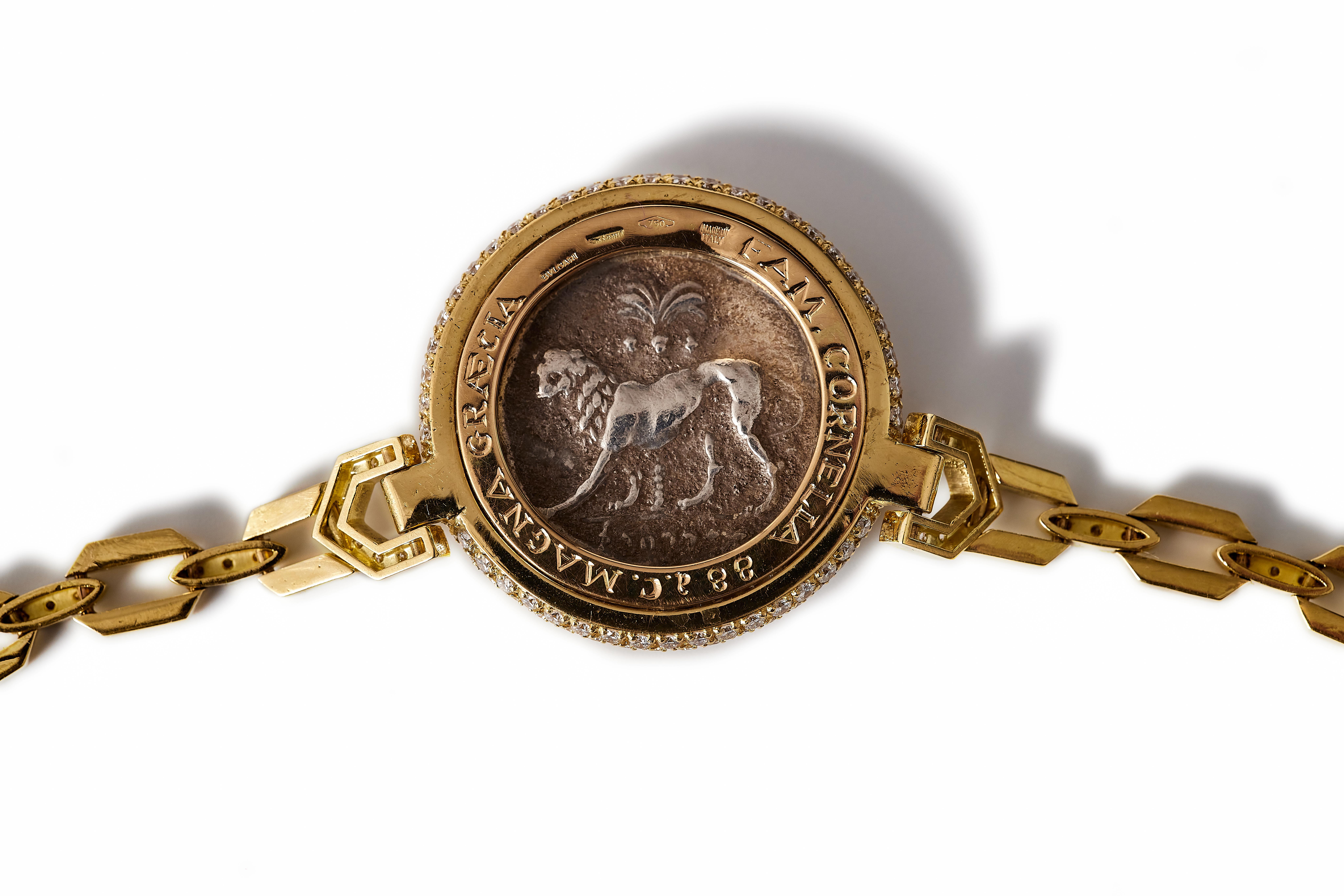 Donna Importante collana di Bulgari degli anni '70 in Monet, Tetradracma, Oro 18 carati e Diamanti. in vendita