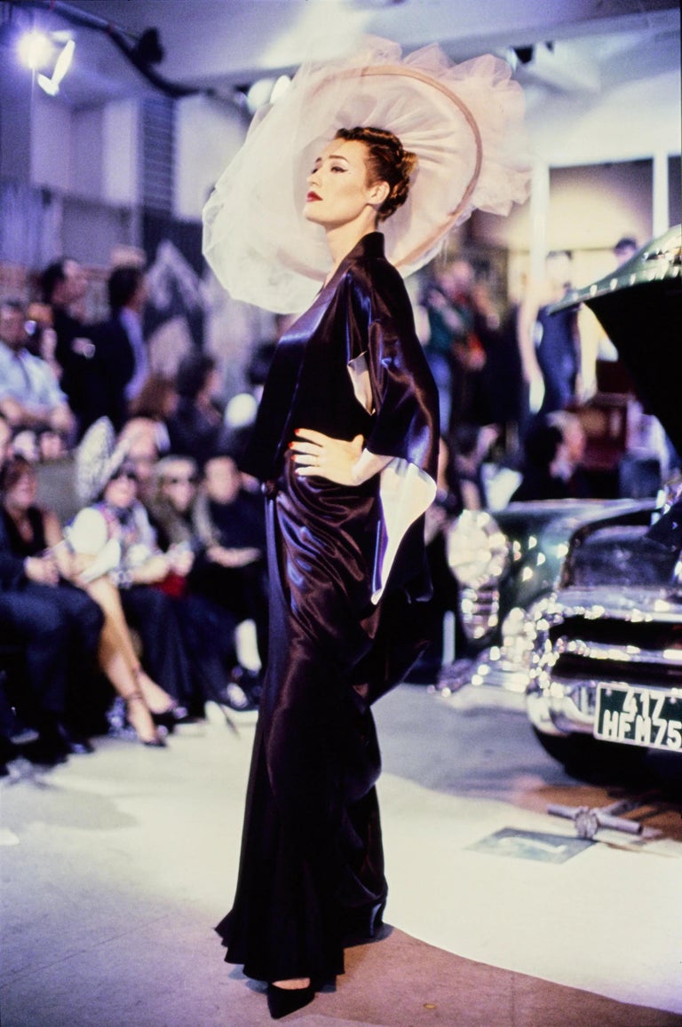ジョン・ガリアーノ シルクストール john galliano ニュース
