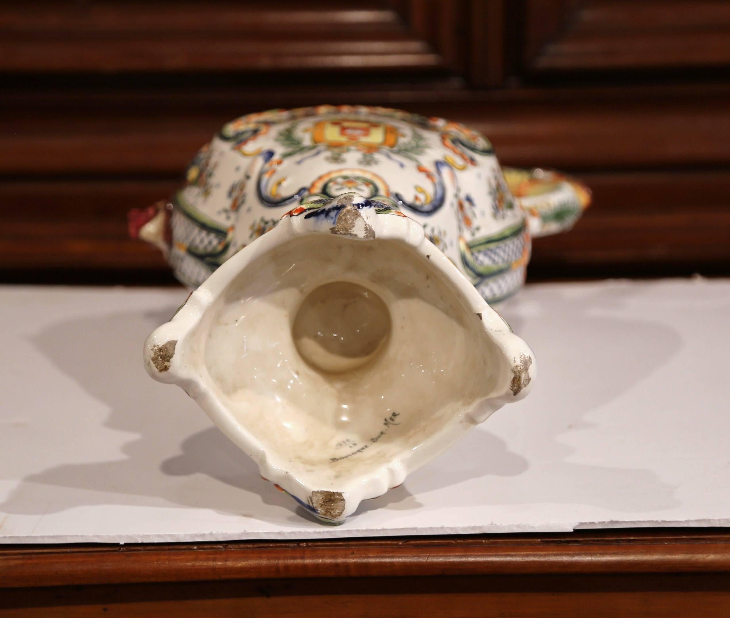 Vase à aiguière en faïence peint à la main du 19ème siècle en provenance de Boulogne en vente 2