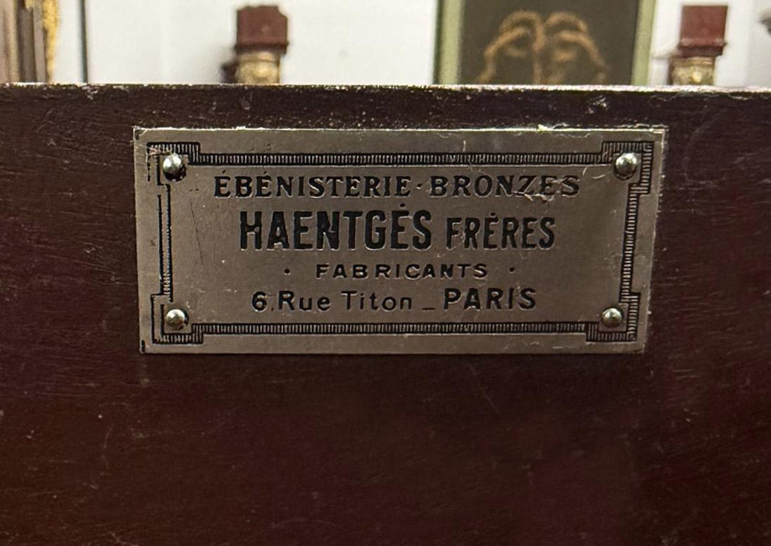 Importante table de toilette du XIXe siècle en marqueterie de bronze doré par Haentges Freres en vente 3