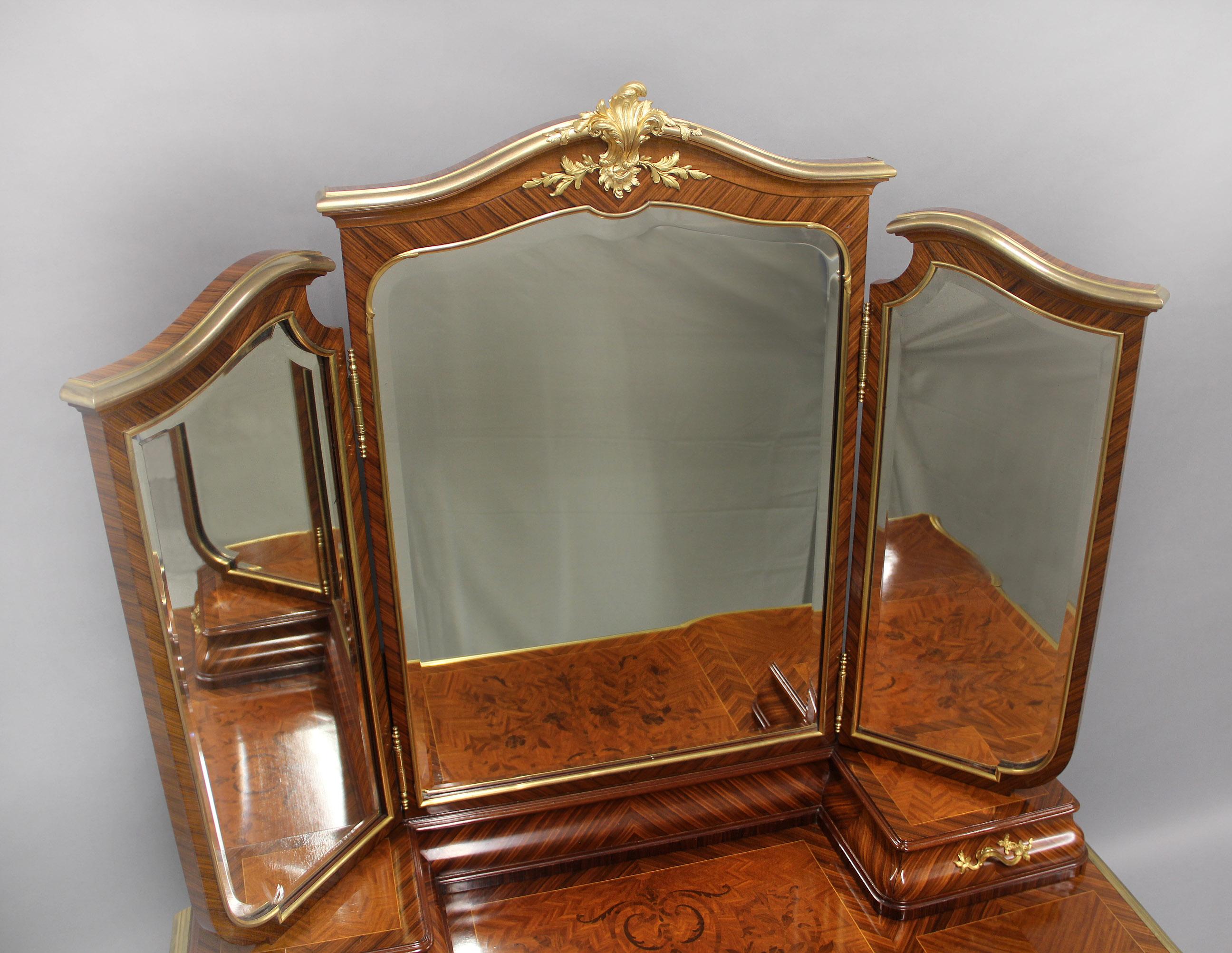 Français Importante table de toilette du XIXe siècle en marqueterie de bronze doré par Haentges Freres en vente