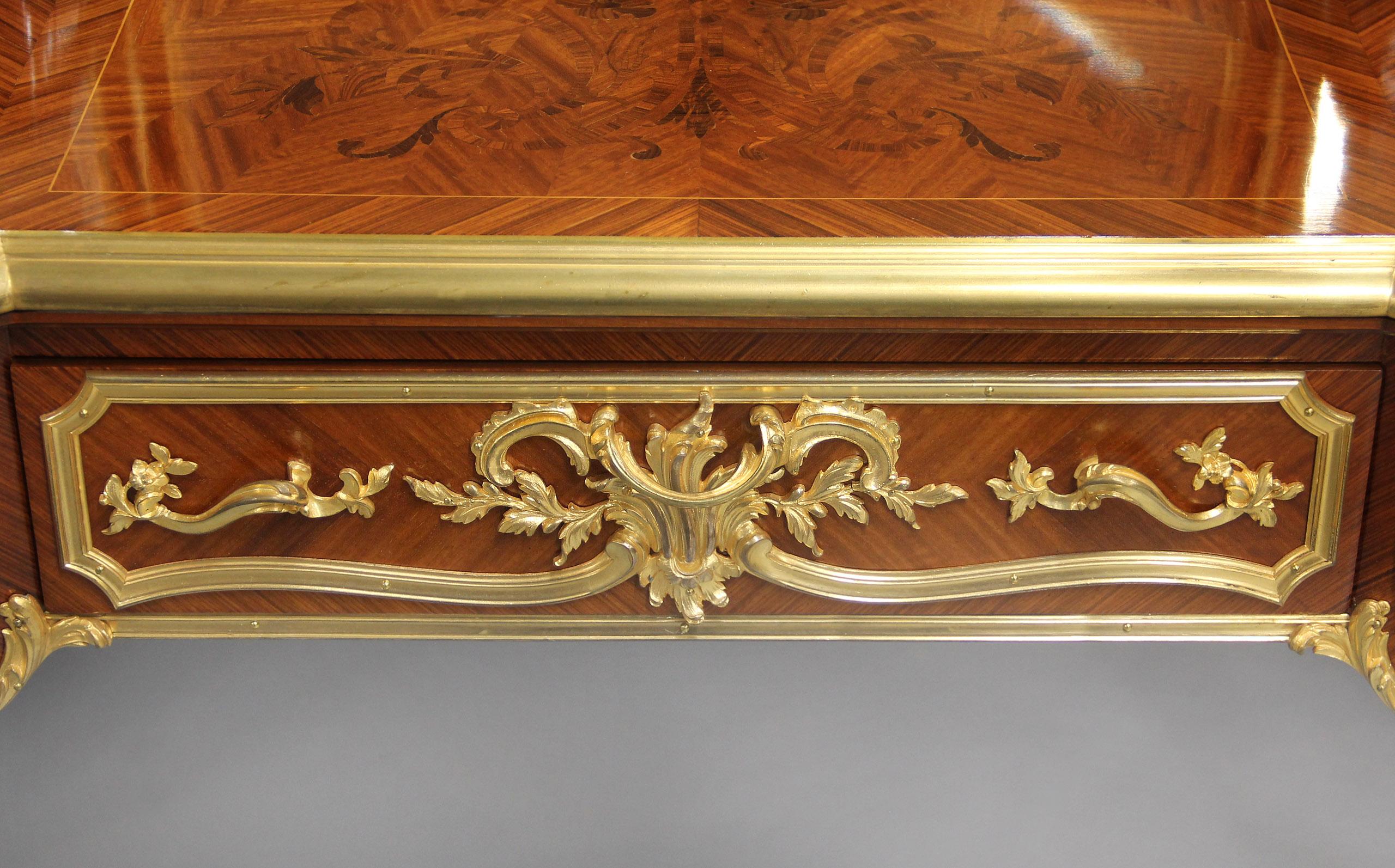 Bronze Importante table de toilette du XIXe siècle en marqueterie de bronze doré par Haentges Freres en vente