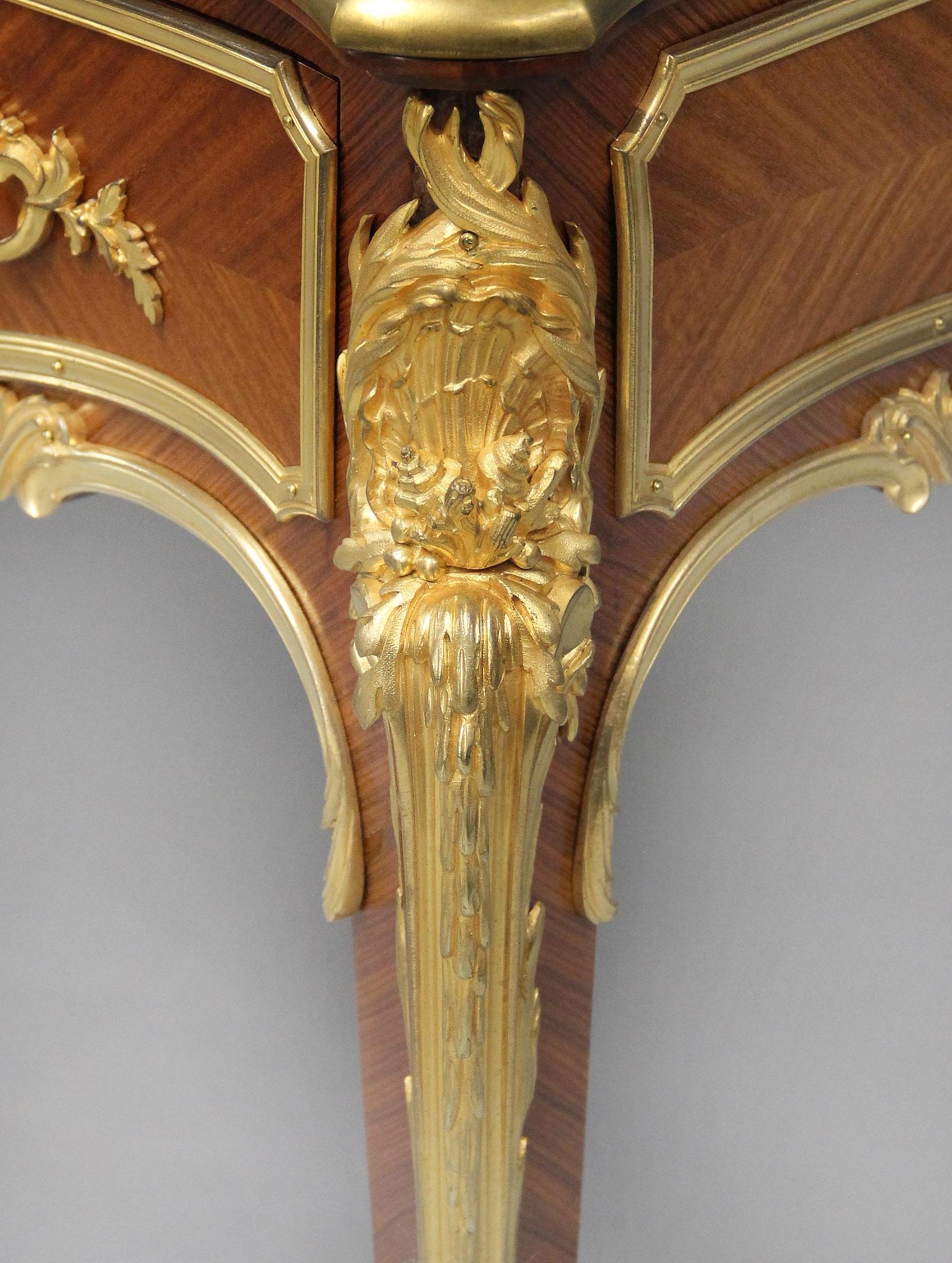 Importante table de toilette du XIXe siècle en marqueterie de bronze doré par Haentges Freres en vente 2