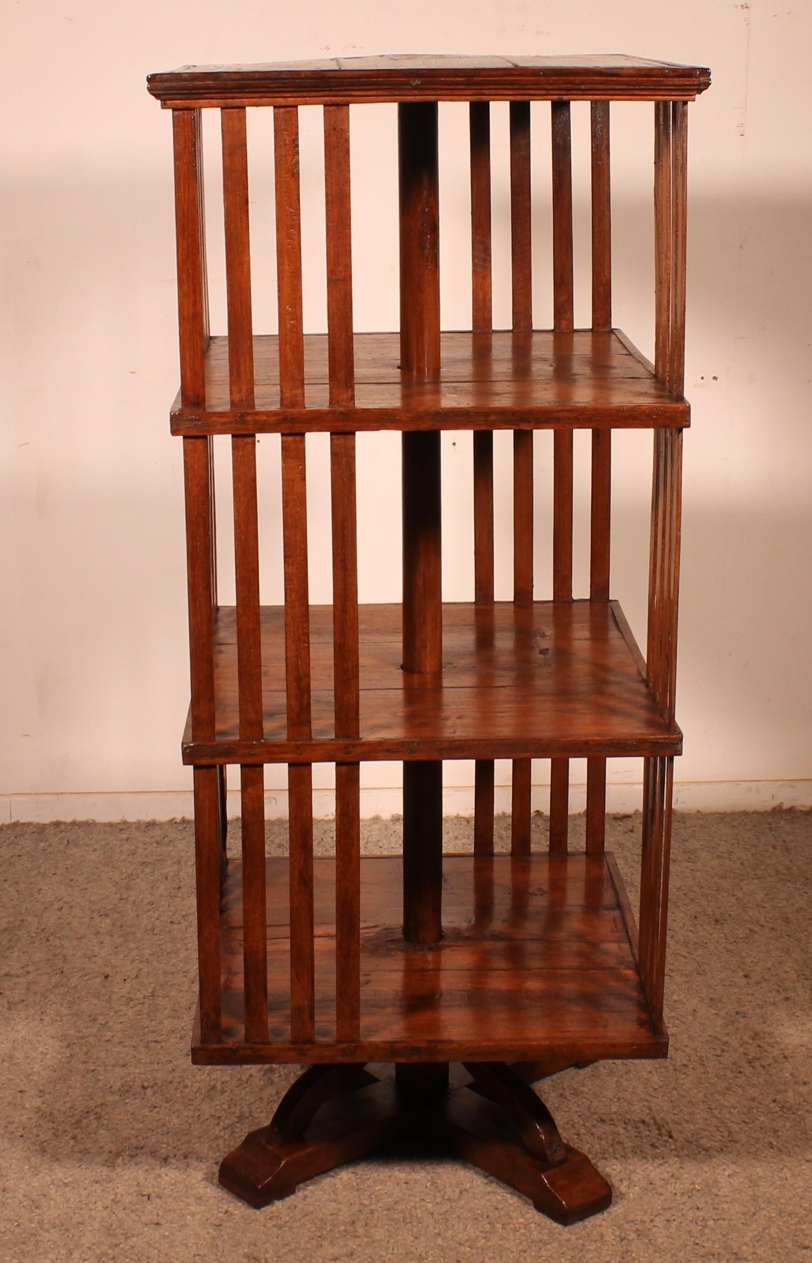 XIXe siècle Importante bibliothèque tournante en Oak Oak du 19ème siècle en vente